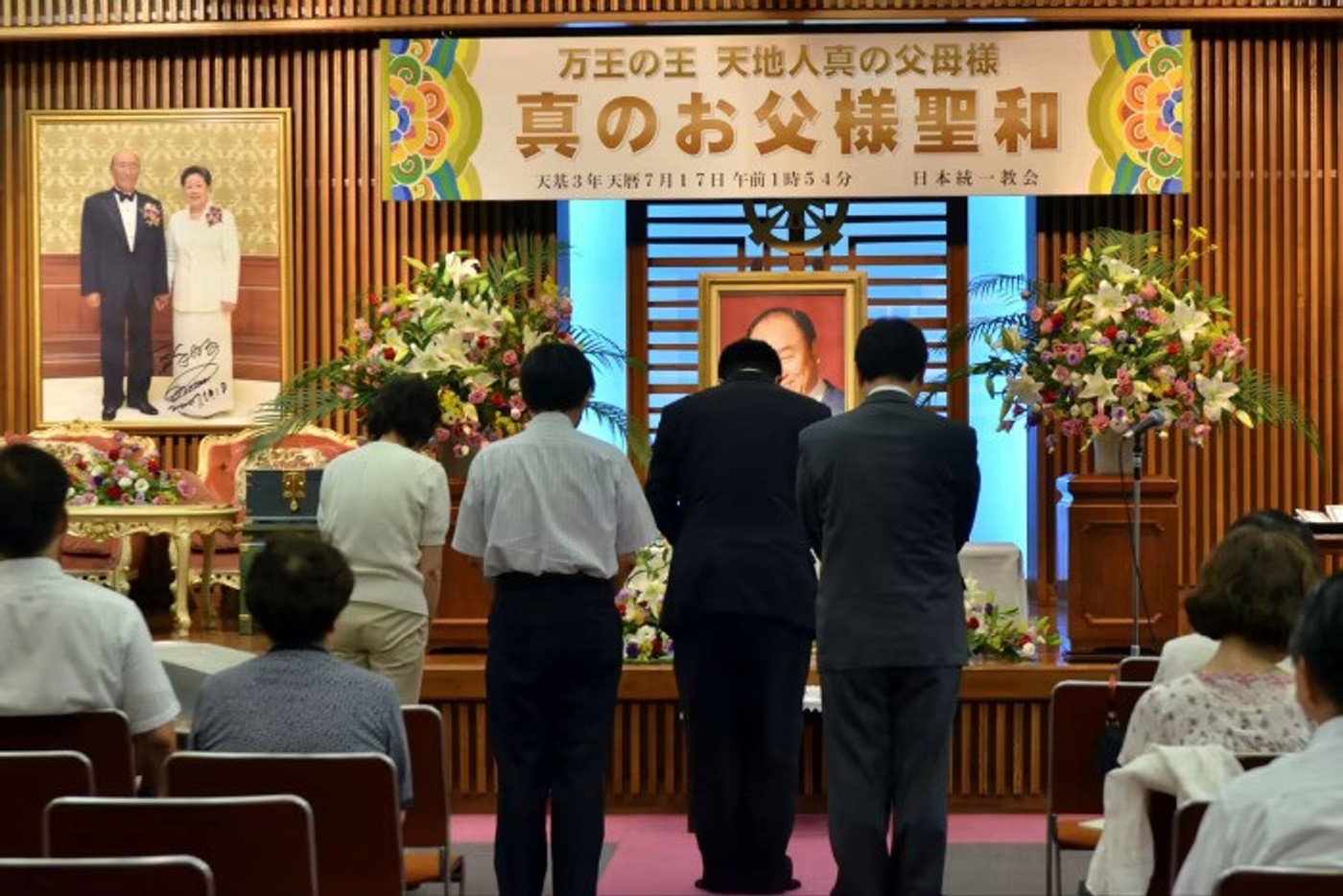 Министр по восстановлению экономики Японии уходит с поста из-за «Церкви объединения». Эта организация годами внедрялась в правительство