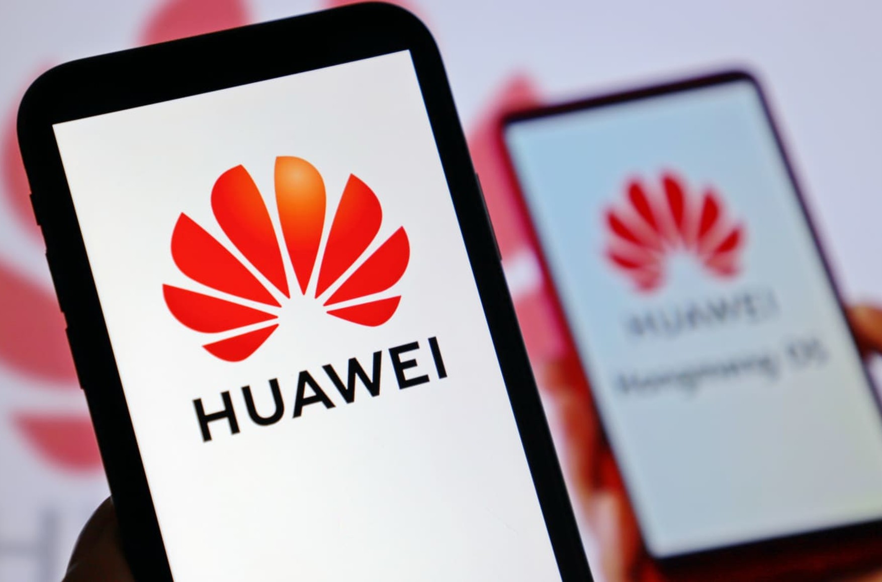 «Известия»: Китайская Huawei готовится уйти из России