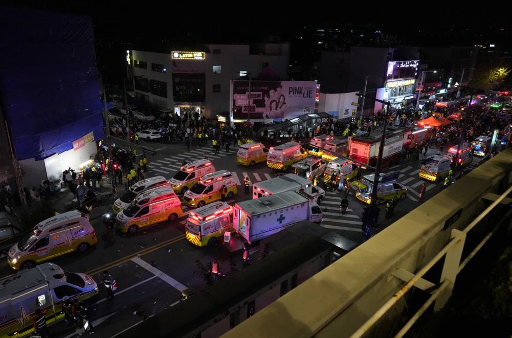 AP: Минимум 120 человек погибли в давке во время празднования Хэллоуина в Сеуле