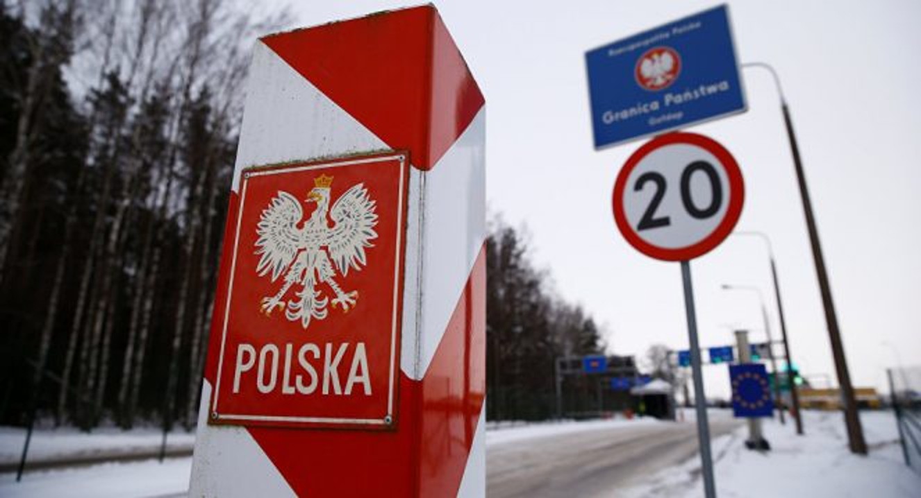 Польша начала строить забор на границе с Россией — министр обороны Блащак