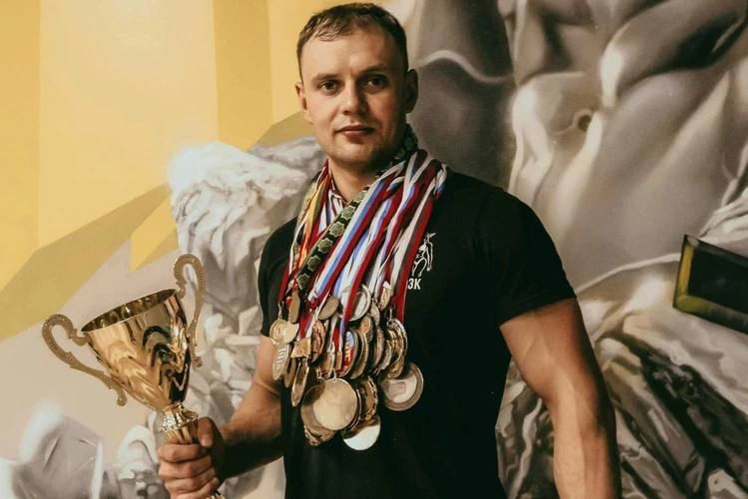Чемпион мира по борьбе покончил с собой после общения со следователем в Чите