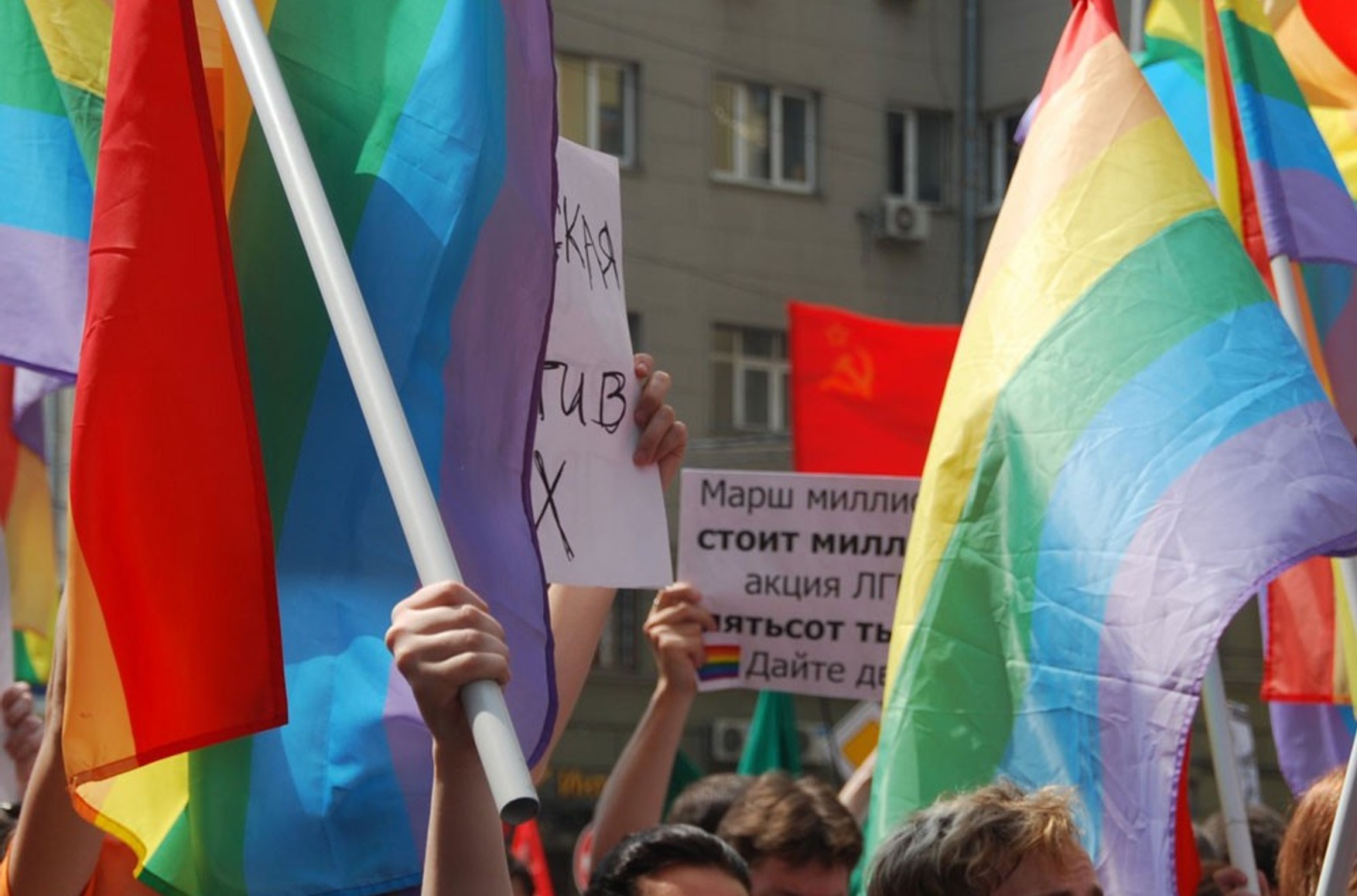 За повторное нарушение закона об «ЛГБТ-пропаганде» будет грозить от одного года до трех лет лишения свободы