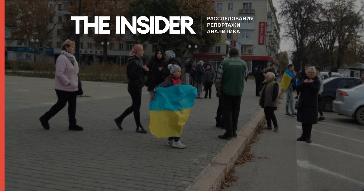 Украинские флаги, слезы и крики: «Херсон — это Украина». Херсонцы встретили ВСУ после оккупации города