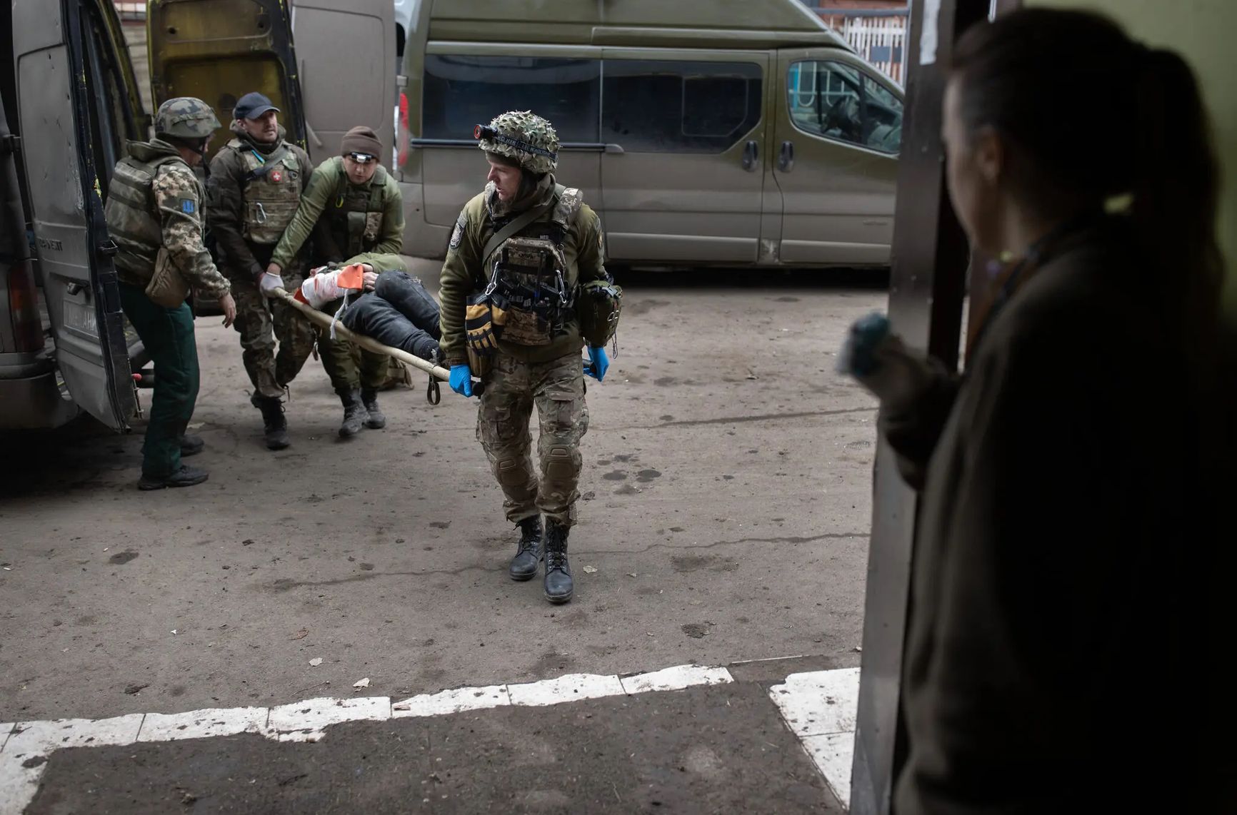 «Первая мировая» под Бахмутом, Украина ждет дальнобойные снаряды, по центру страны снова могут ударить. Что происходит на линии фронта