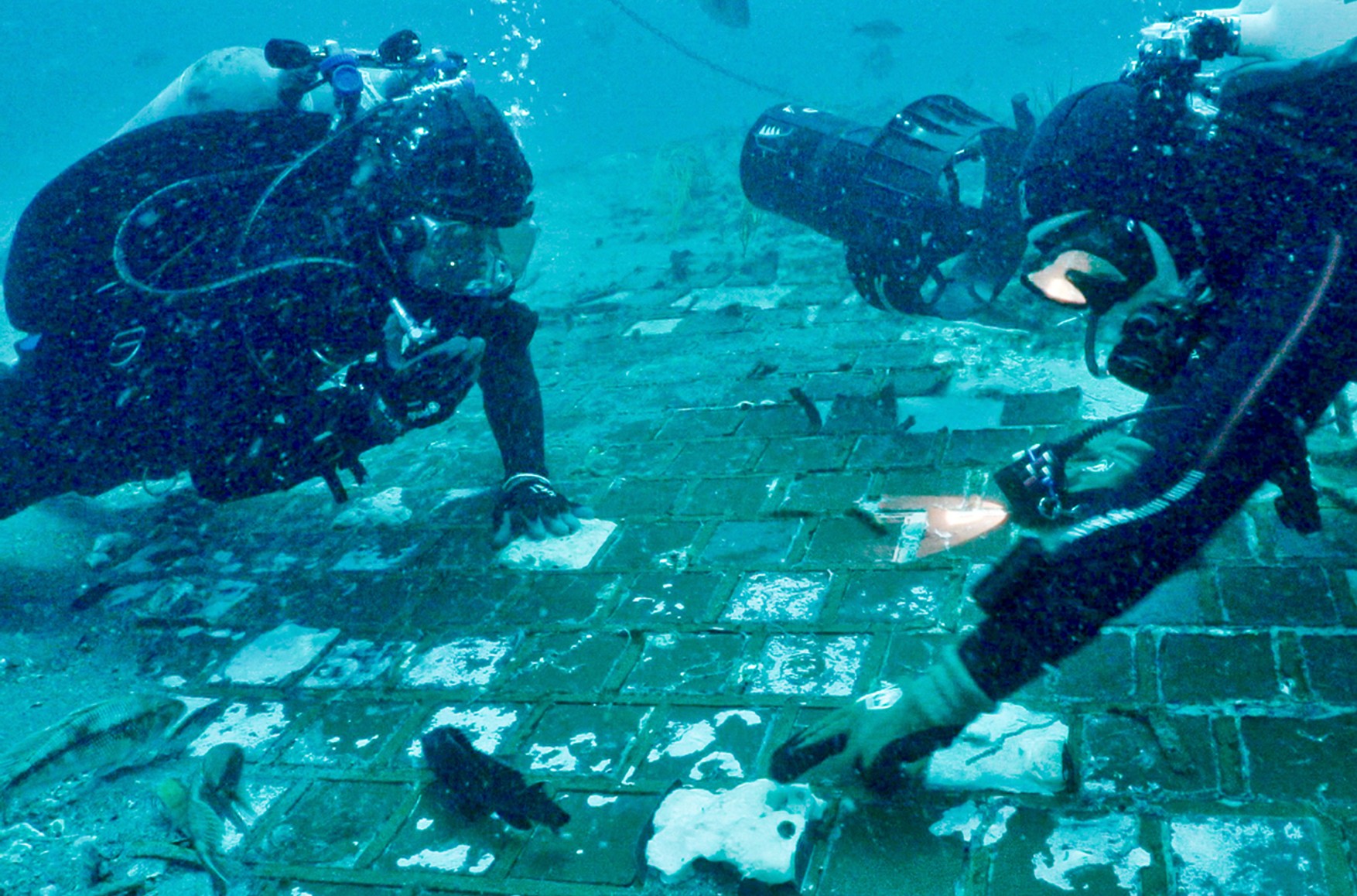 Кинематографисты нашли часть разрушенного космического корабля «Челленджер» на дне океана