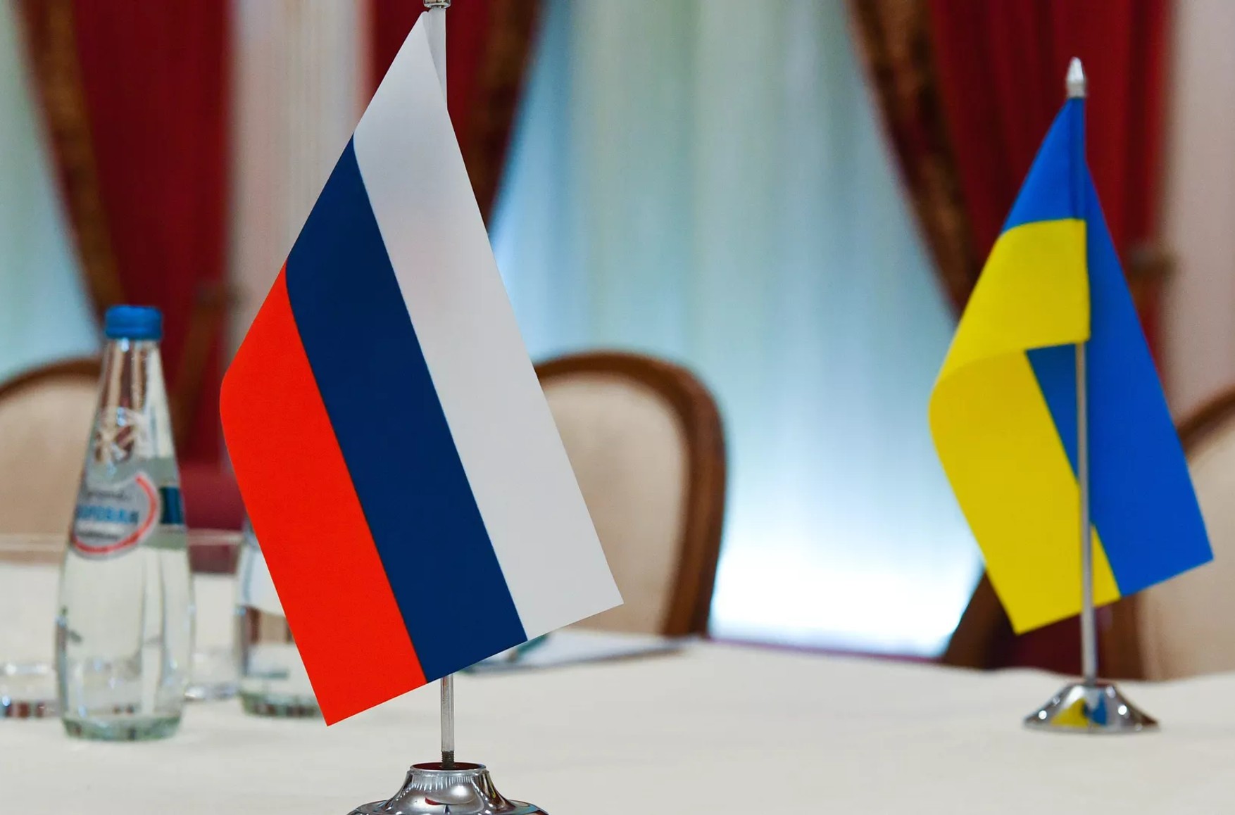 Киев и Москва провели секретные переговоры, пока обсуждают только аммиак и обмен пленными