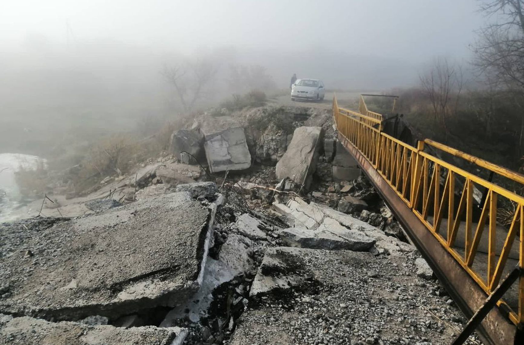 Дорога из Крыма под контролем HIMARS, танки застревают в грязи, дело против расстрелянных военных РФ. Что происходит на фронте 