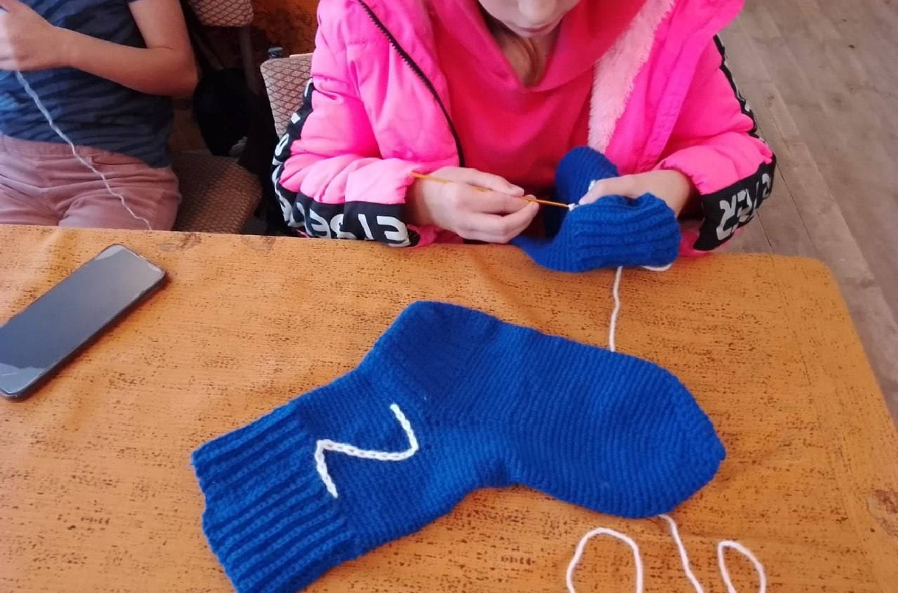 В Ставропольском крае школьники вяжут военным носки с Z-символикой