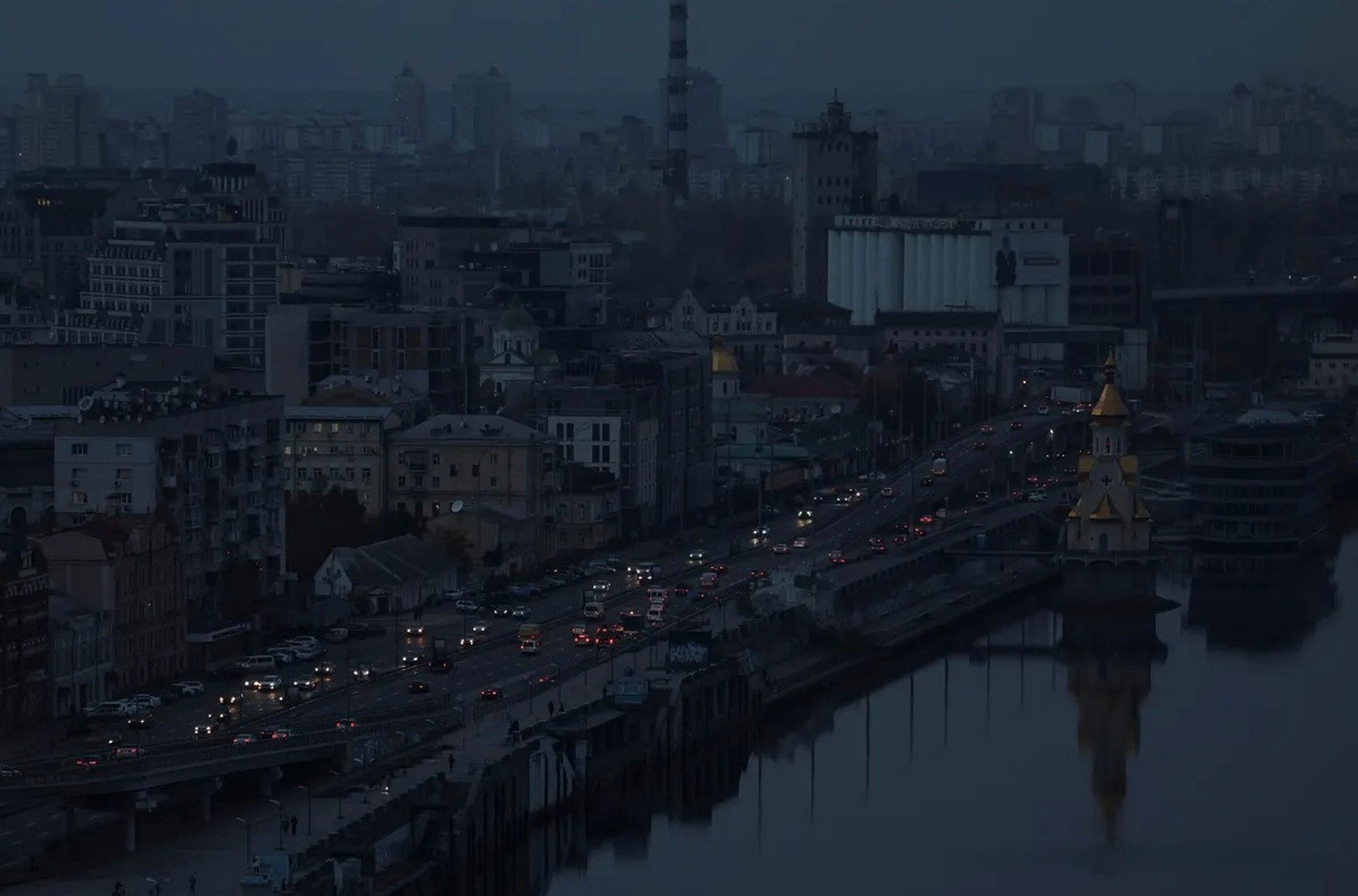 Кличко: 70% территории Киева остается без электричества