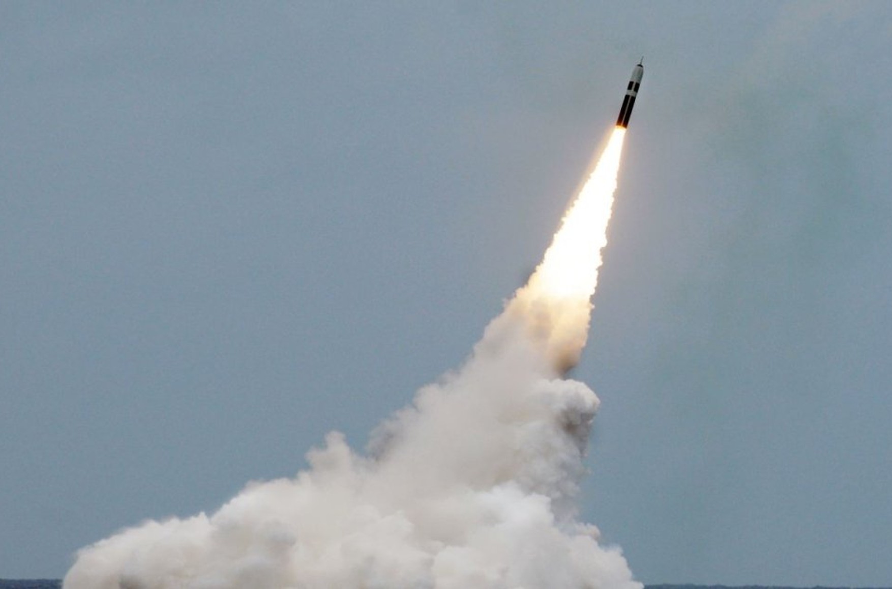 КНДР запустила 10 ракет в сторону Японского моря, Южная Корея ответила запуском трех ракет 
