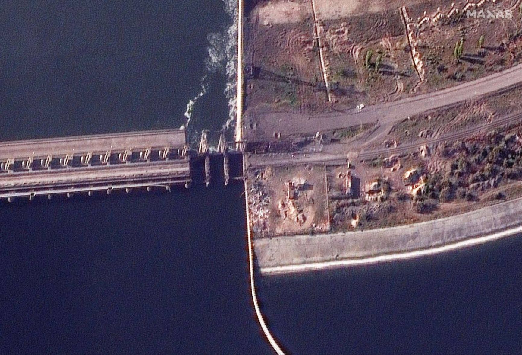 Опубликовано видео подрыва моста Каховской ГЭС