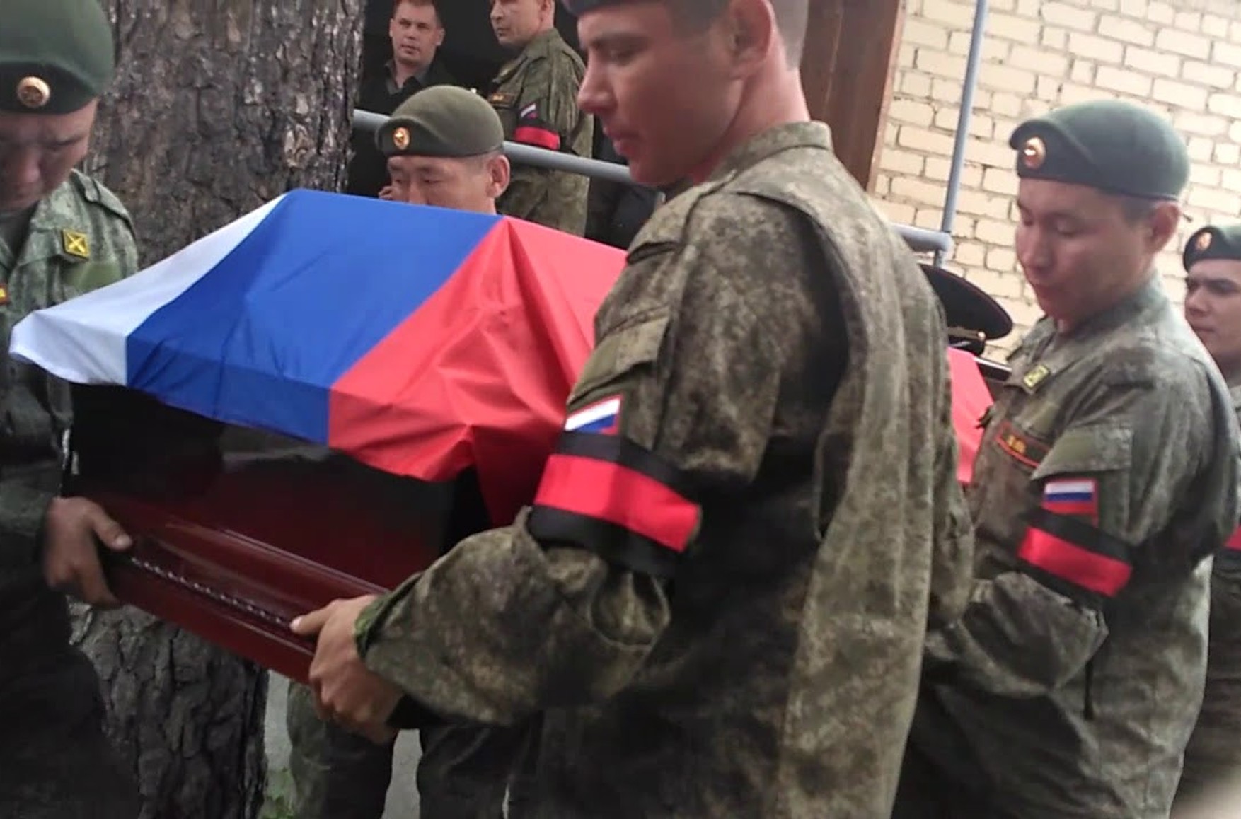 Би-Би-Си и «Медиазона» установили имена более 8700 погибших в Украине российских военных, их звания и регионы, откуда отправили на войну