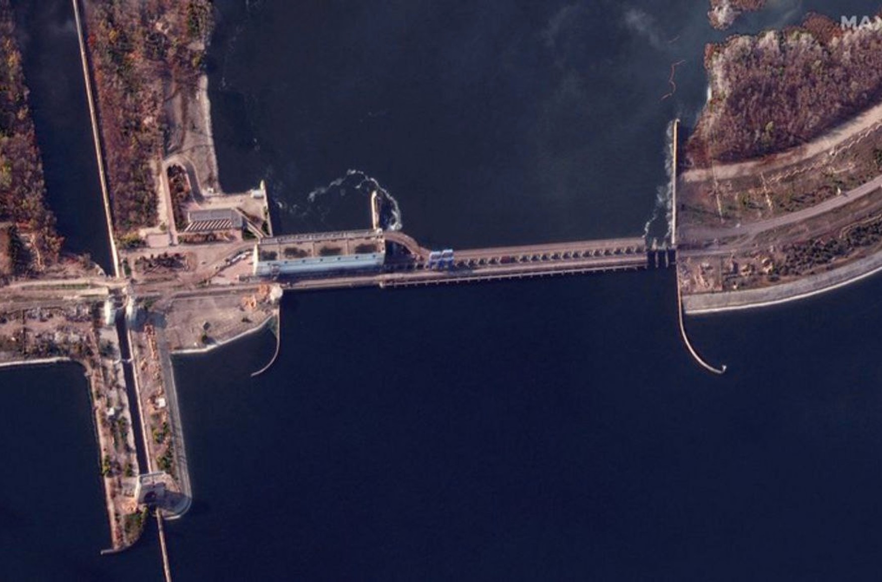 Опубликовано видео подрыва моста Каховской ГЭС