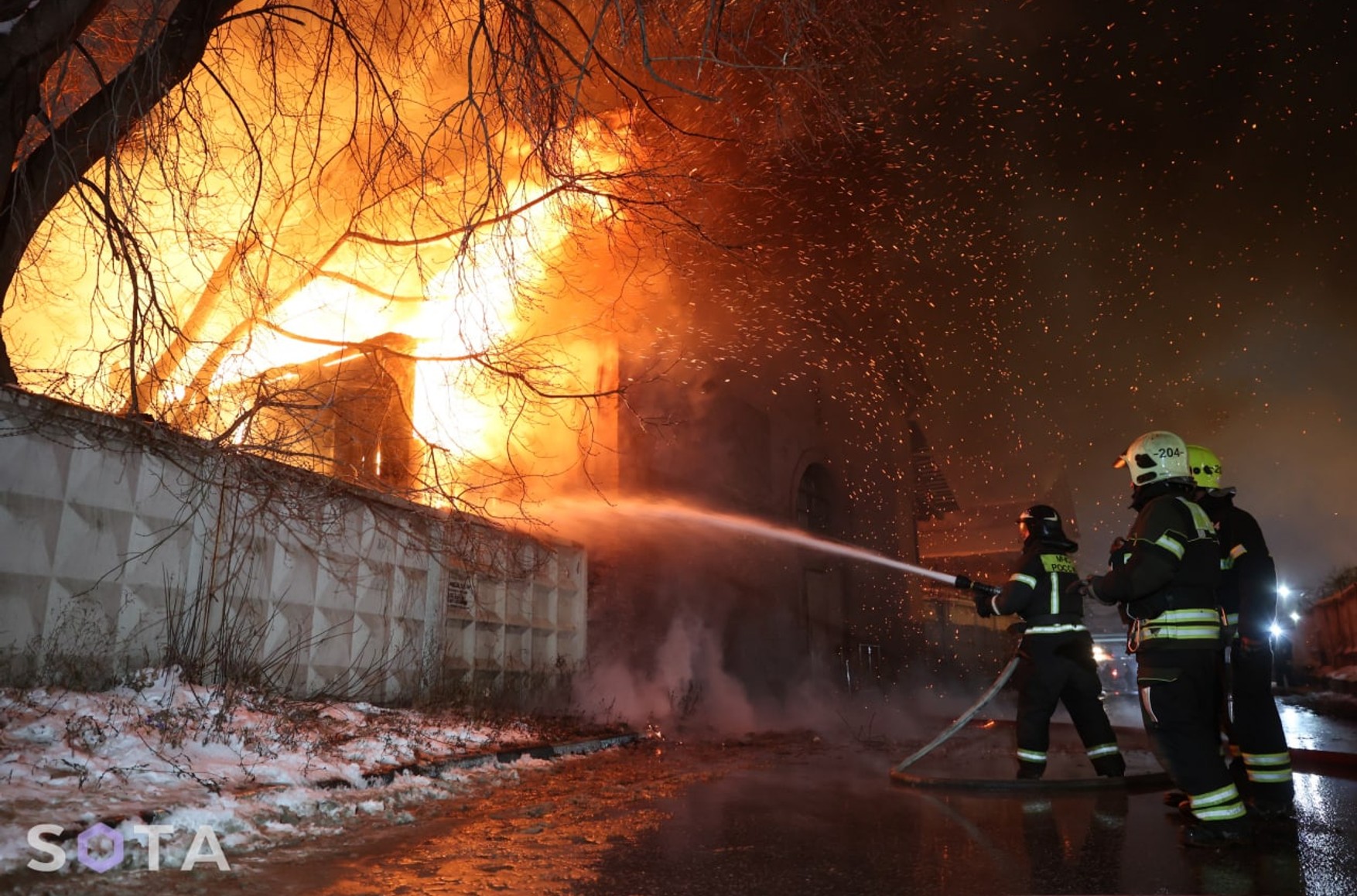 В результате пожара на цветочном складе в центре Москвы погибли семь человек