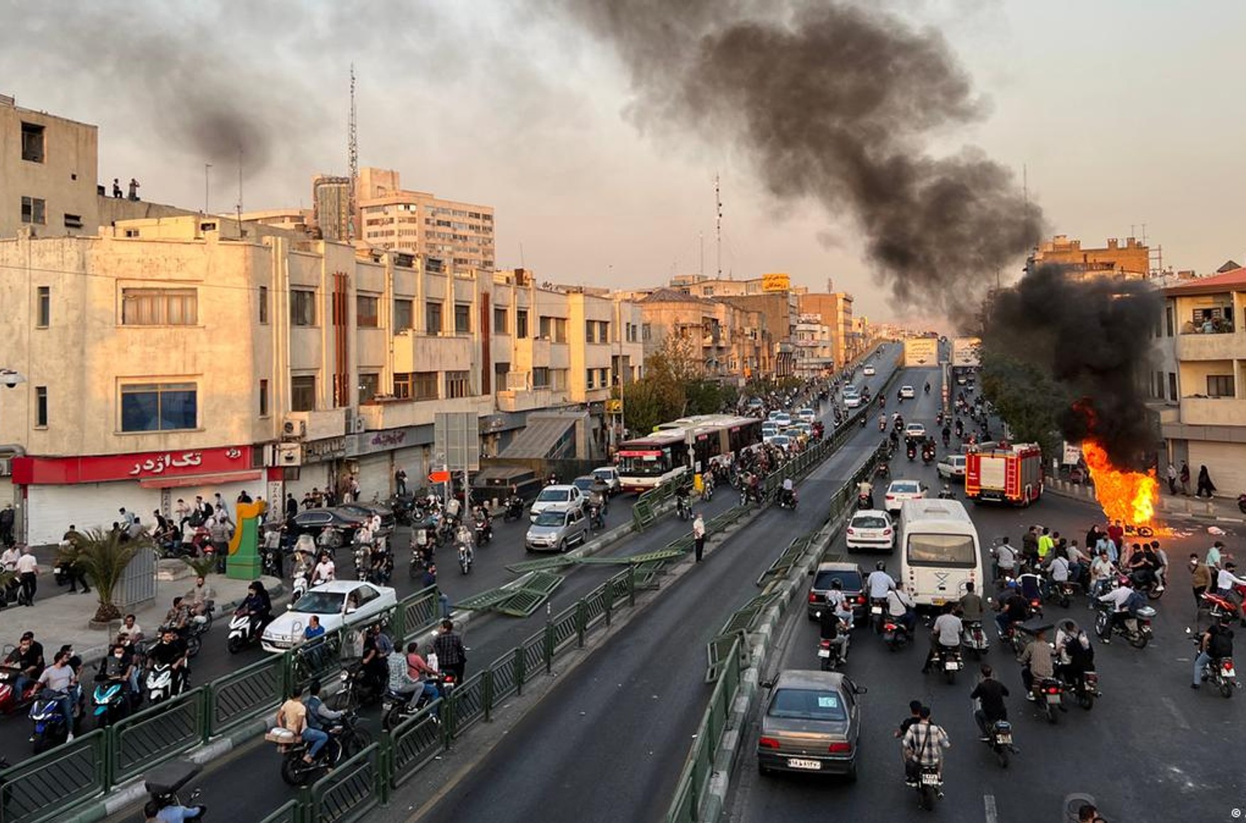 Иран признал гибель 200 человек во время протестов и попросил Россию помочь подавить восстание