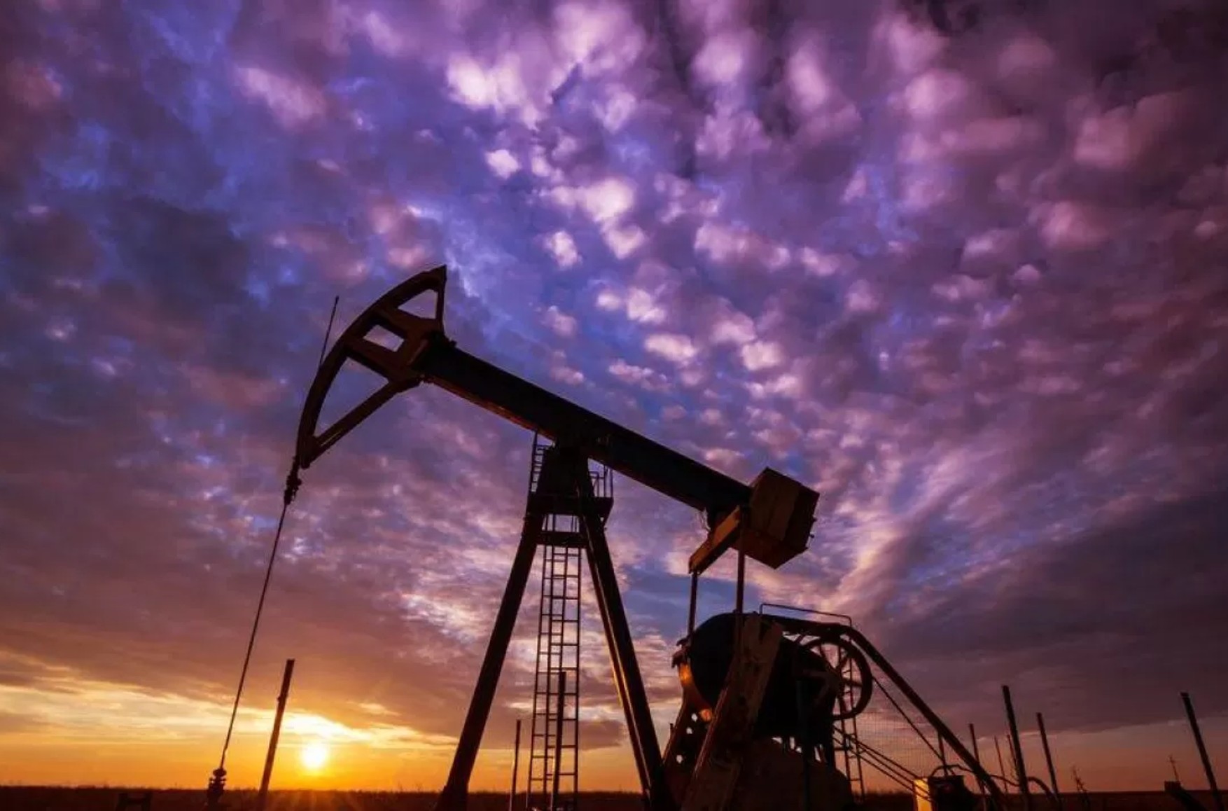 Средняя цена на российскую нефть опустилась ниже «западного потолка»
