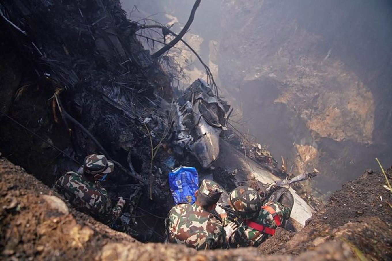 Власти Непала подтвердили гибель 68 человек при крушении самолета