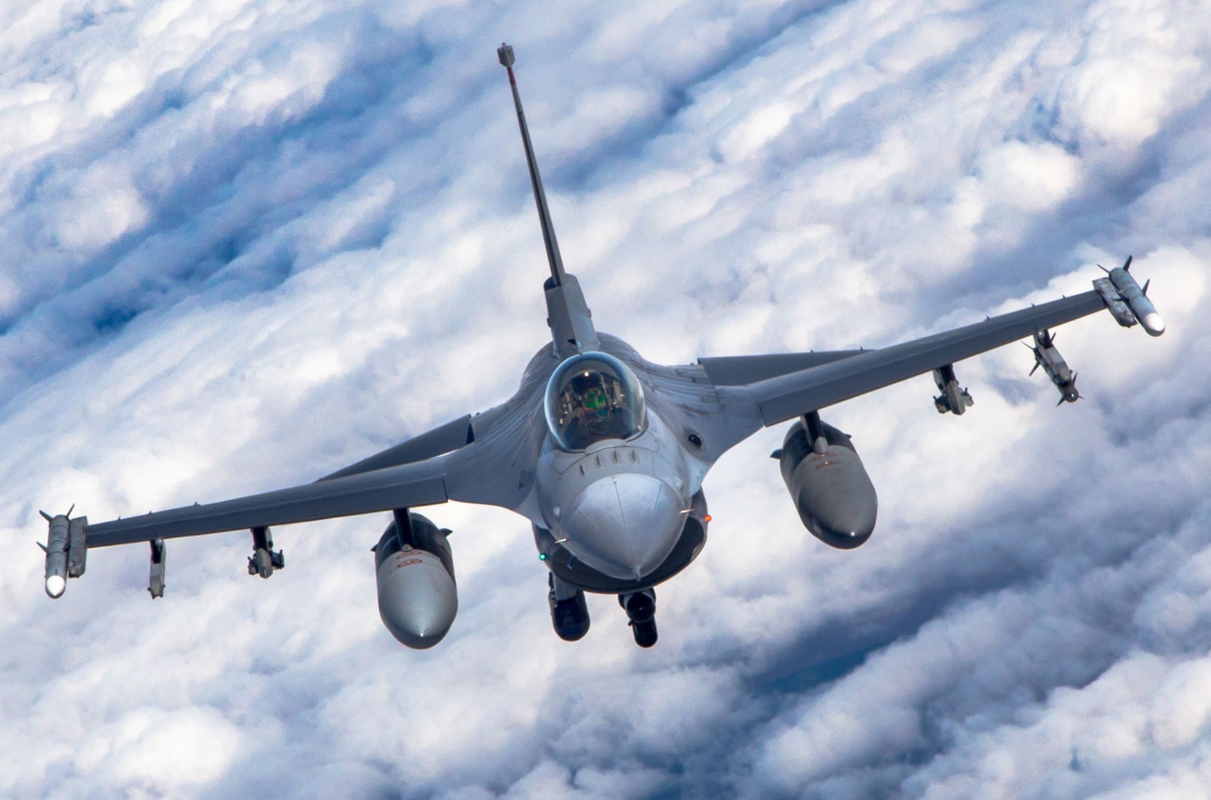 Байден заявил, что США не будут передавать Украине истребители F-16