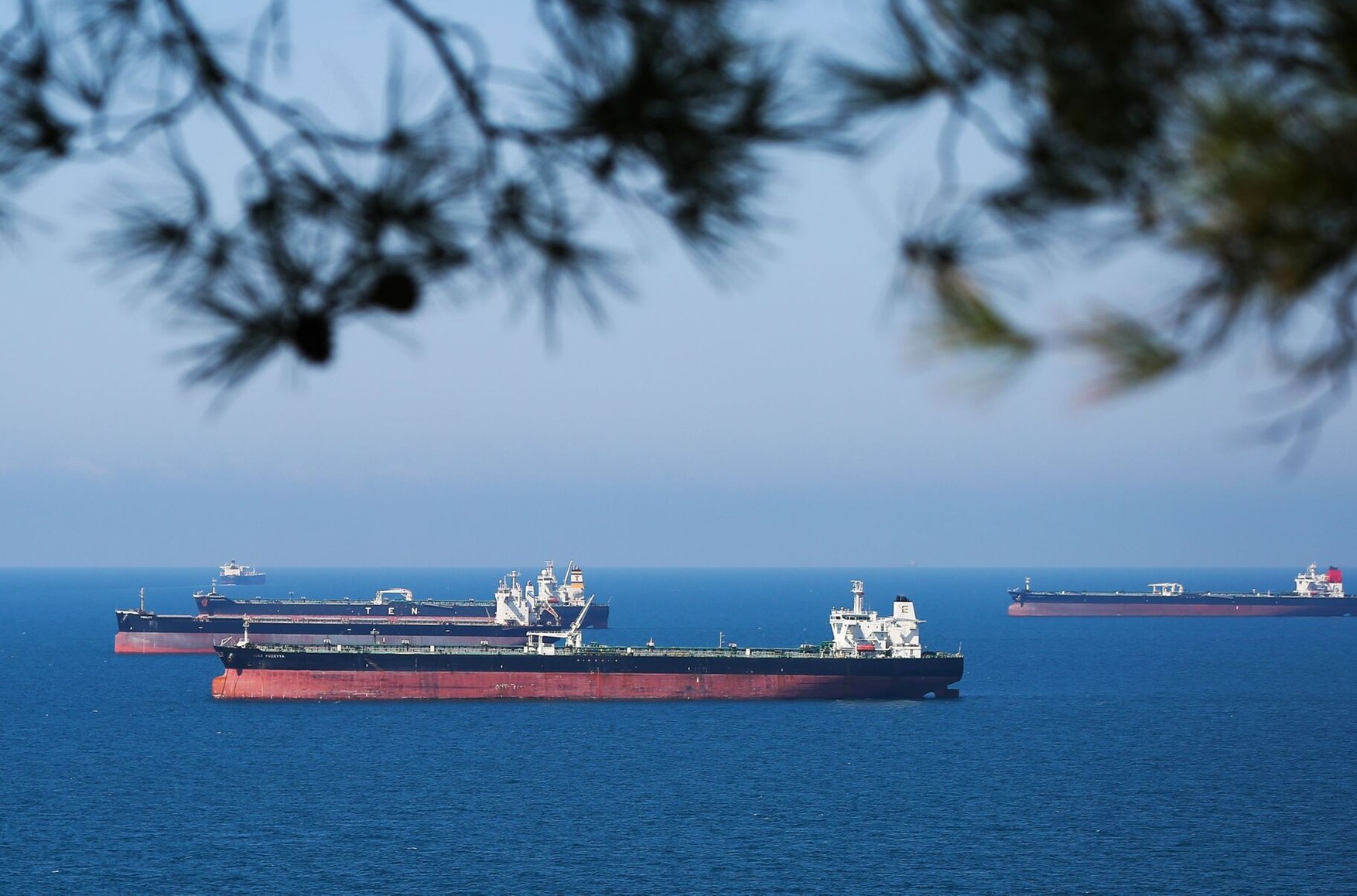 Bloomberg: Российскую нефть отгружают у берегов Греции, чтобы избежать санкций