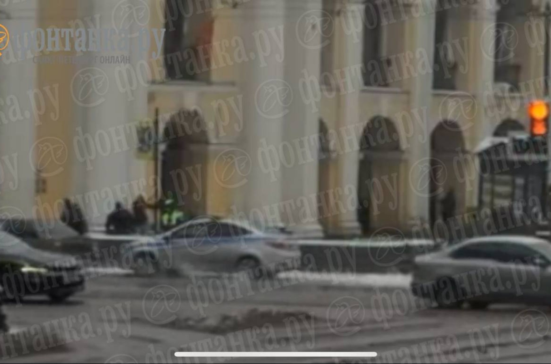 В центре Петербурга неизвестный выстрелил в сотрудника ОМОНа — видео