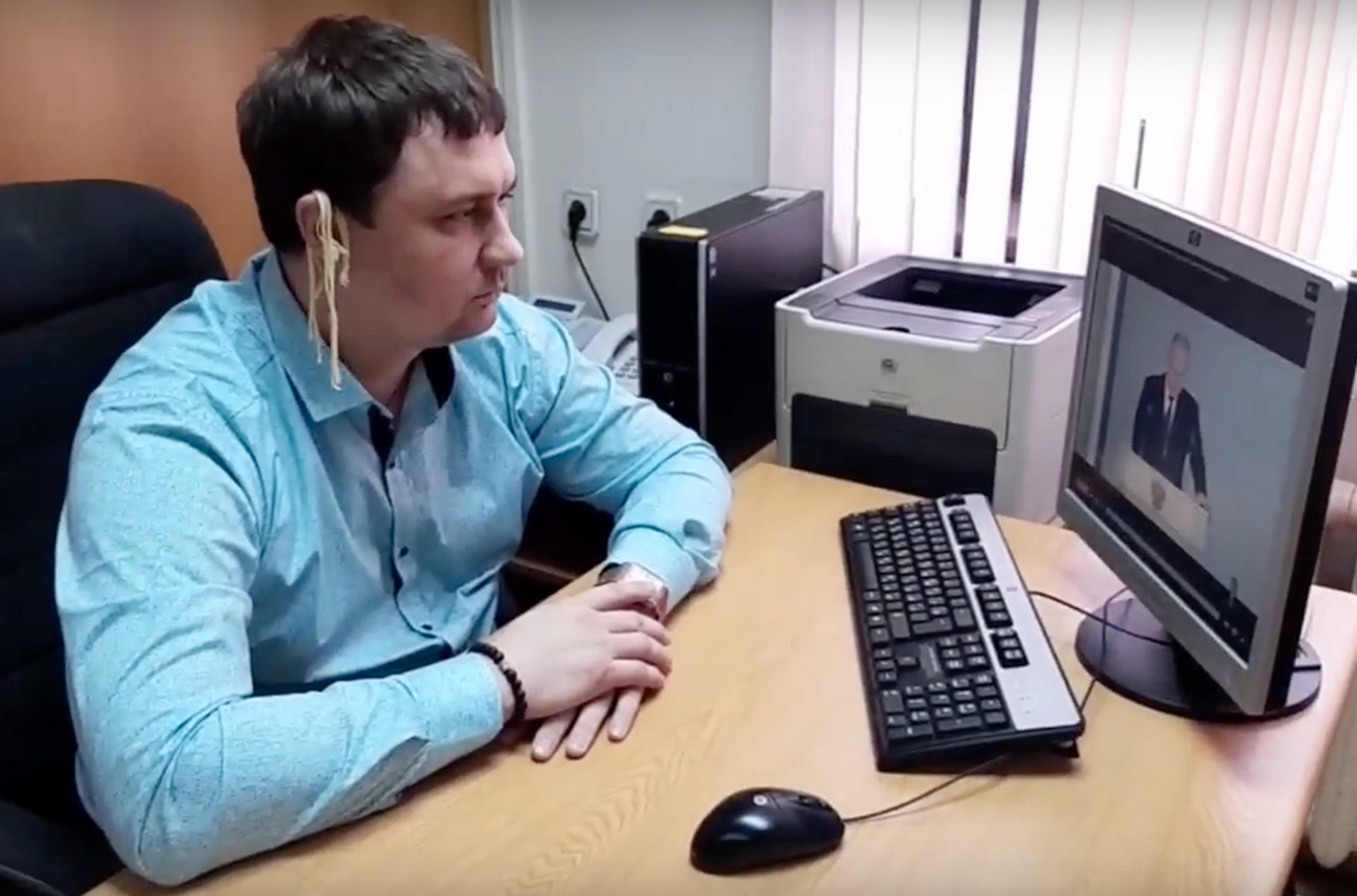 Самарский депутат-коммунист прослушал обращение Путина с лапшой на ушах. В КПРФ пообещали принять меры