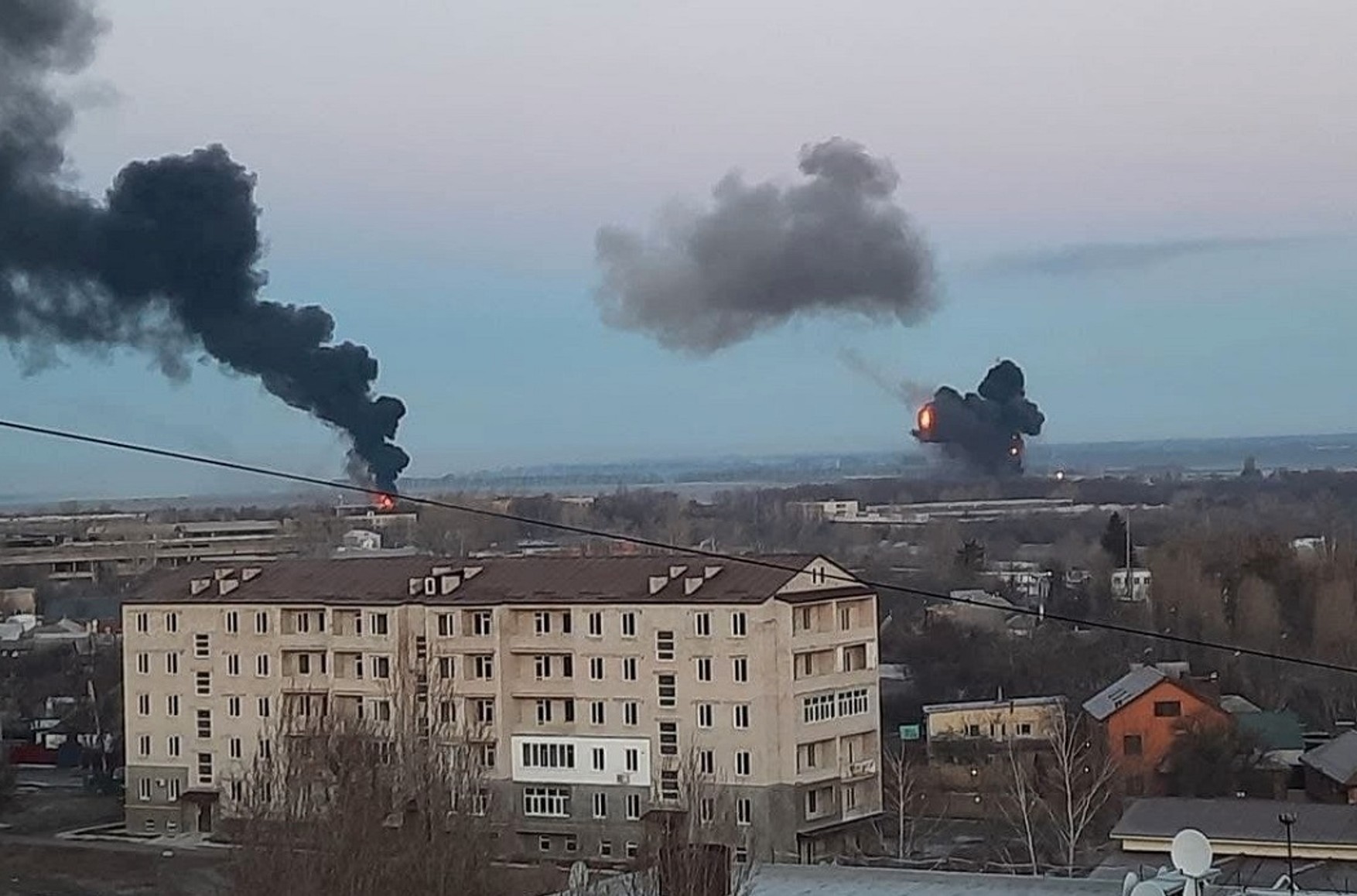 Россия обстреляла несколько украинских городов. Запорожская АЭС полностью обесточена