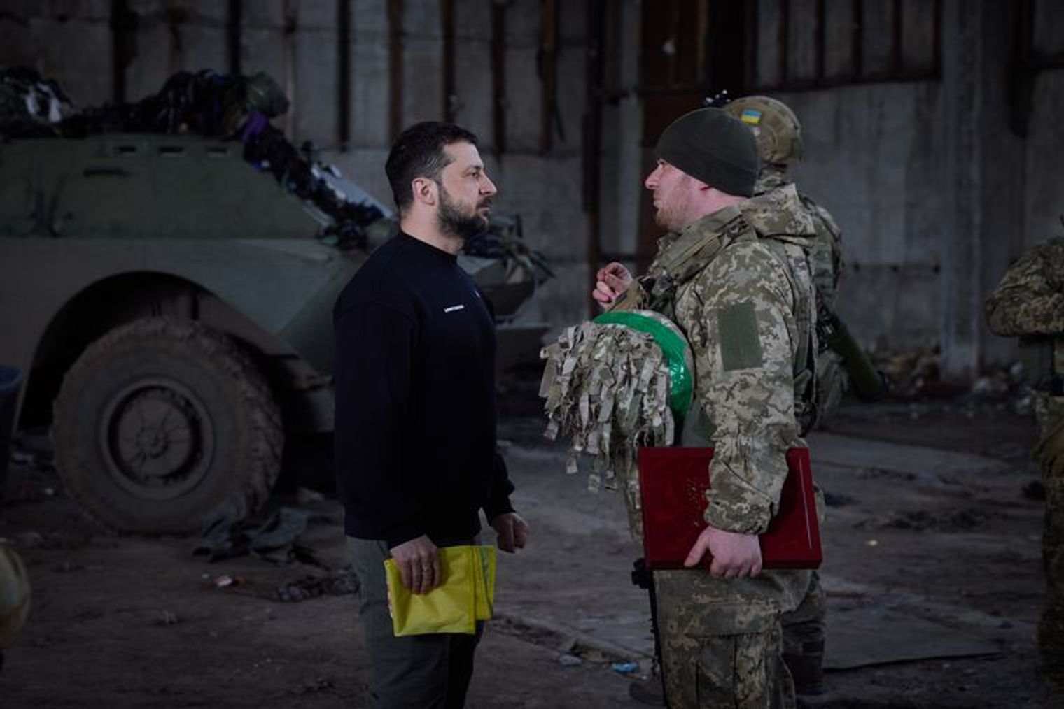 Удар по дому в Запорожье, Путину не нужен Пригожин, на солдата ВСУ сбросили боеприпас в ответ на призыв пощадить. Что происходит на фронте 