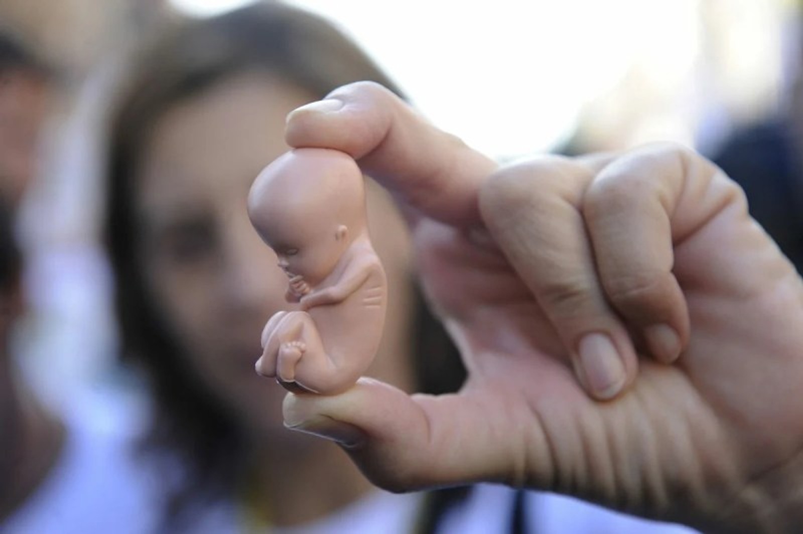 У Польщі заборонили робити аборти при виявленні вроджених вад у плода
