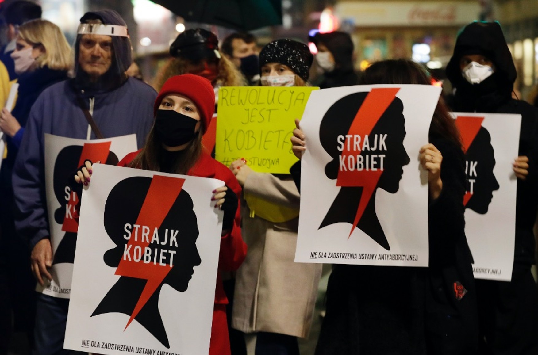 Уряд Польщі відклало введення заборони на аборти на тлі масових протестів