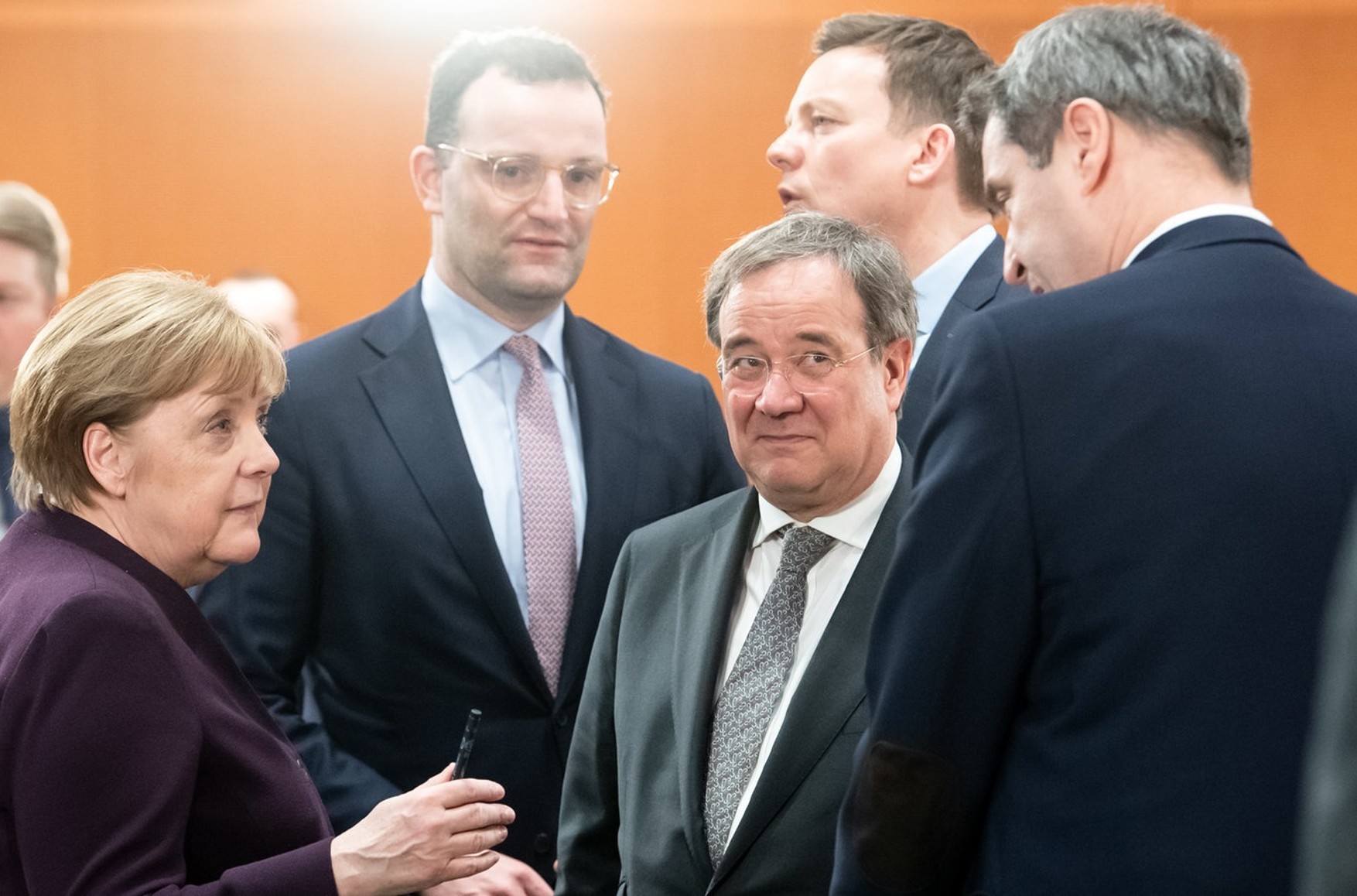 «ХДС може утримати владу в Німеччині після рішення Меркель дати дорогу молодим» - експерт Інституту Європи РАН