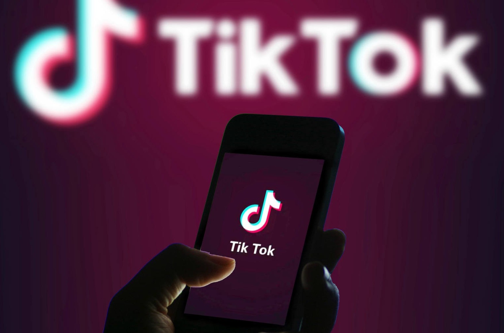 Роскомнадзор зажадав від TikTok видалити заклики до участі неповнолітніх в акціях протесту