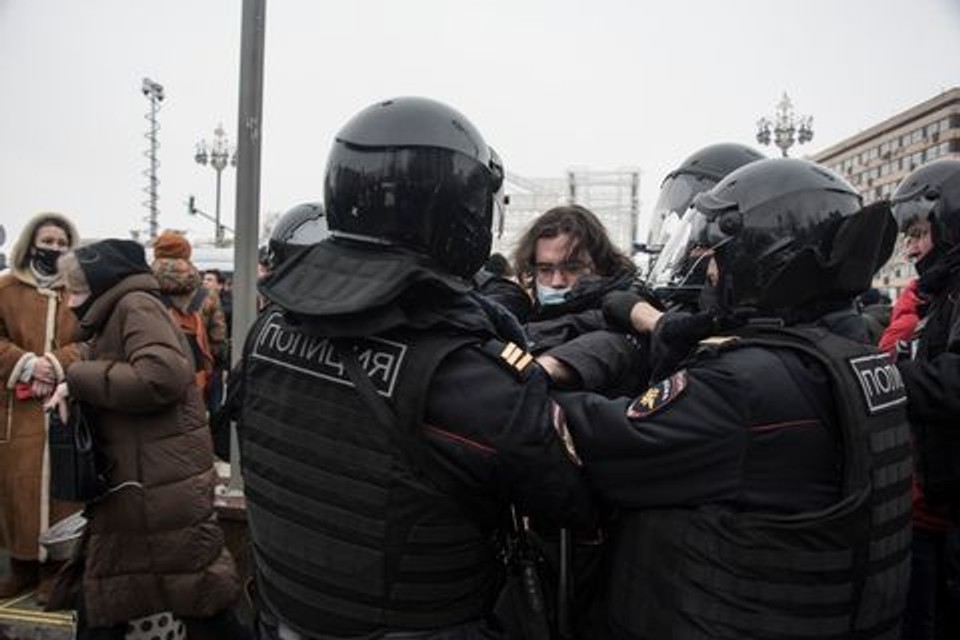 У Владивостоку чоловік відсудив у МВС 63 тисячі рублів за незаконне затримання