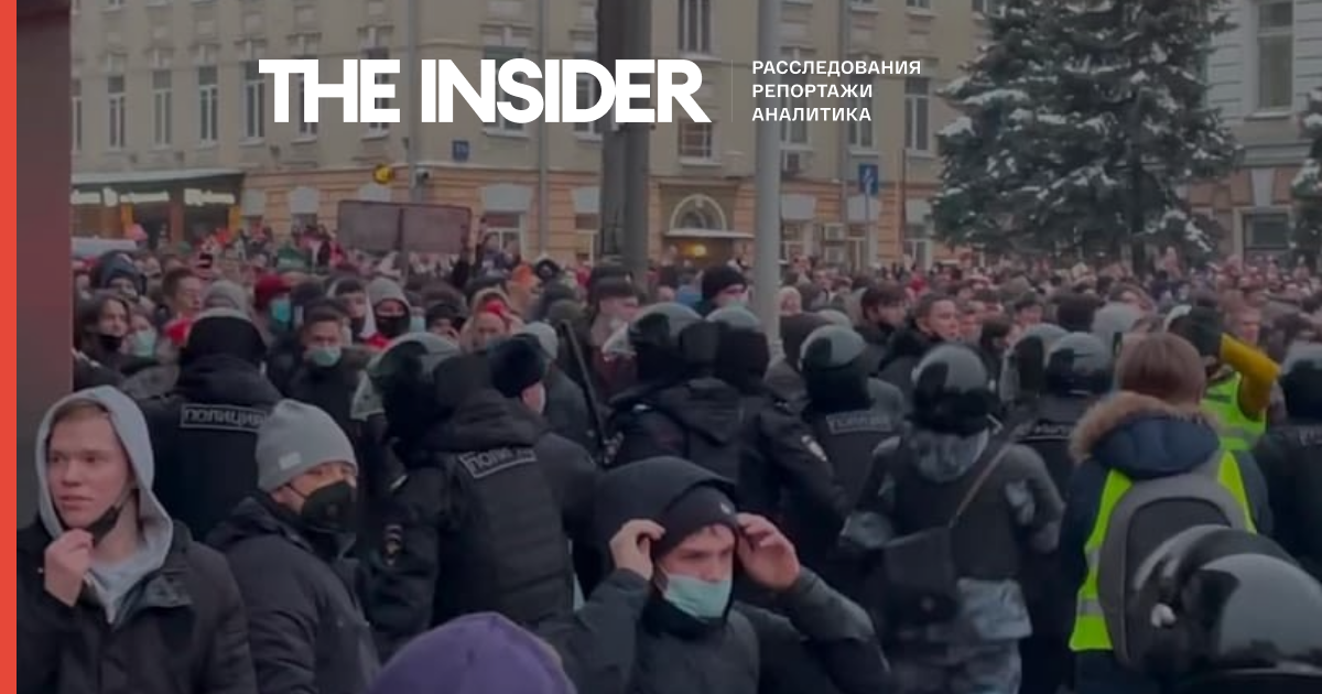 ОМОН видавив протестуючих в Москві на Страсний бульвар. Людей б'ють кийками