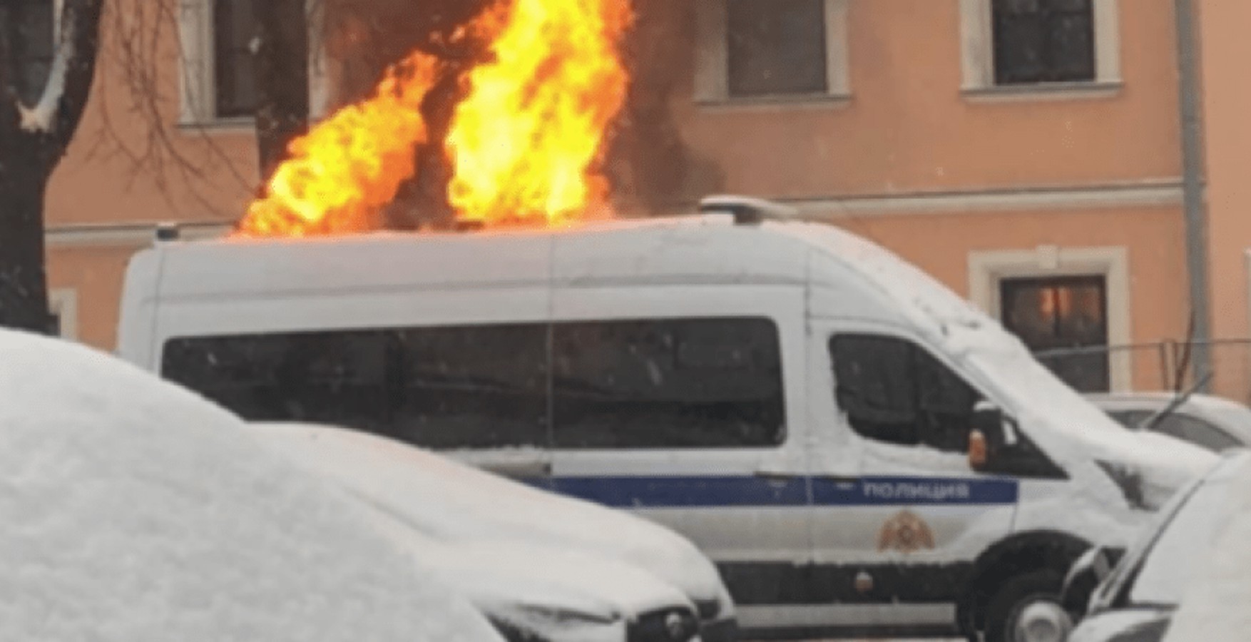 У Москві заарештували обвинуваченого в підпалі машини Росгвардіі під час акції протесту. Спочатку силовики повідомляли, що підпалу не було