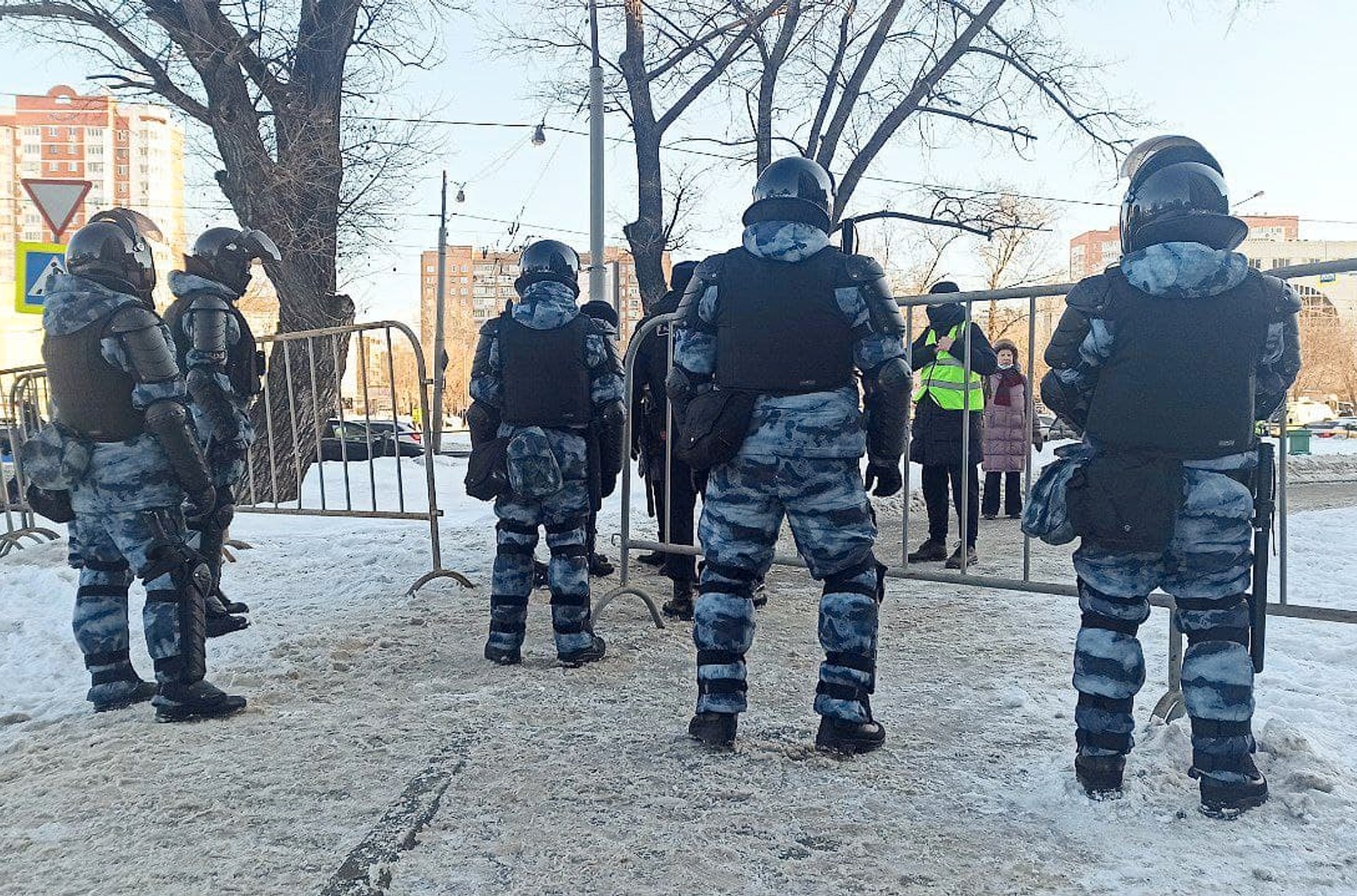 Понад 300 людей в Москві затримали в день вироку Олексію Навальному - «ОВС-Інфо»