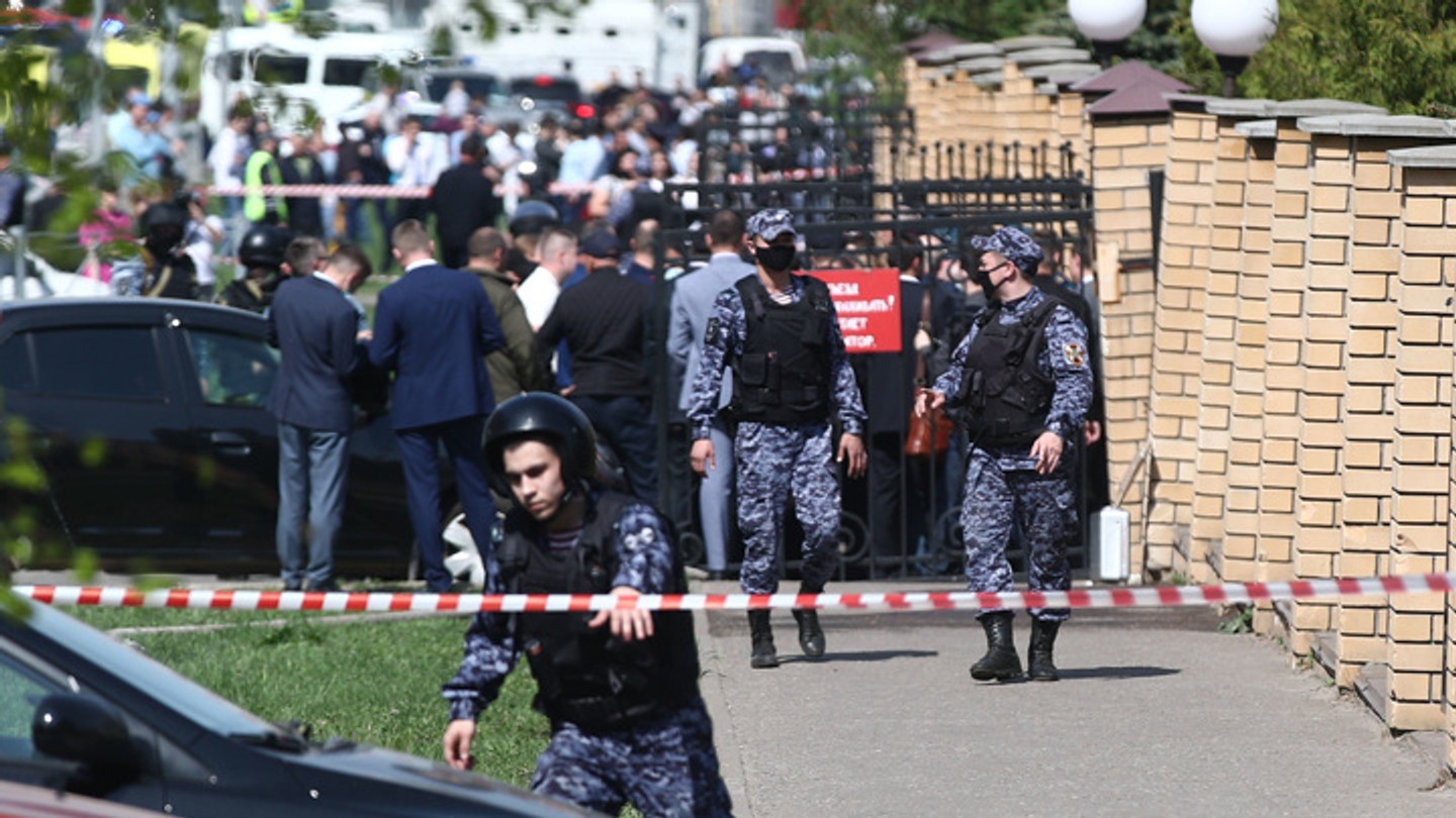 Число загиблих при нападі на казанську школу зросла до 10 осіб
