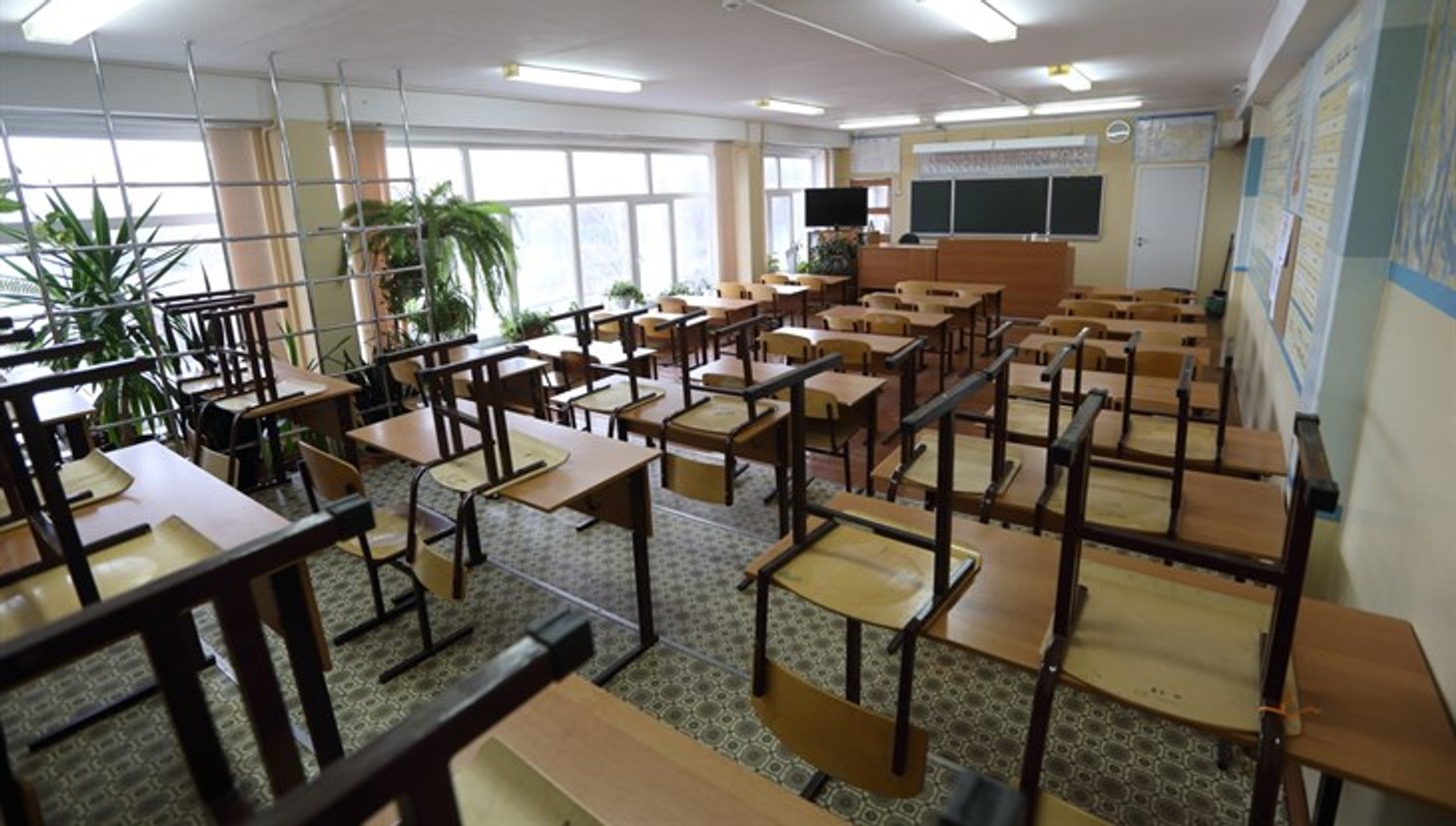 У Казані евакуювали 15 шкіл через повідомлення про мінування. Учнів гімназії, де сталася стрілянина, взяли під посилену охорону