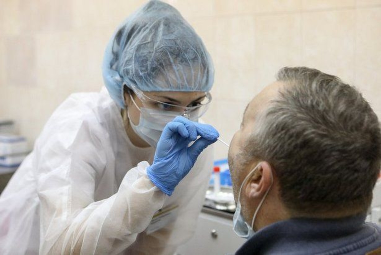 Росспоживнагляд скасував обов'язкову здачу ПЛР-тесту на коронавірус для вакцинованих росіян, які повернулися з-за кордону