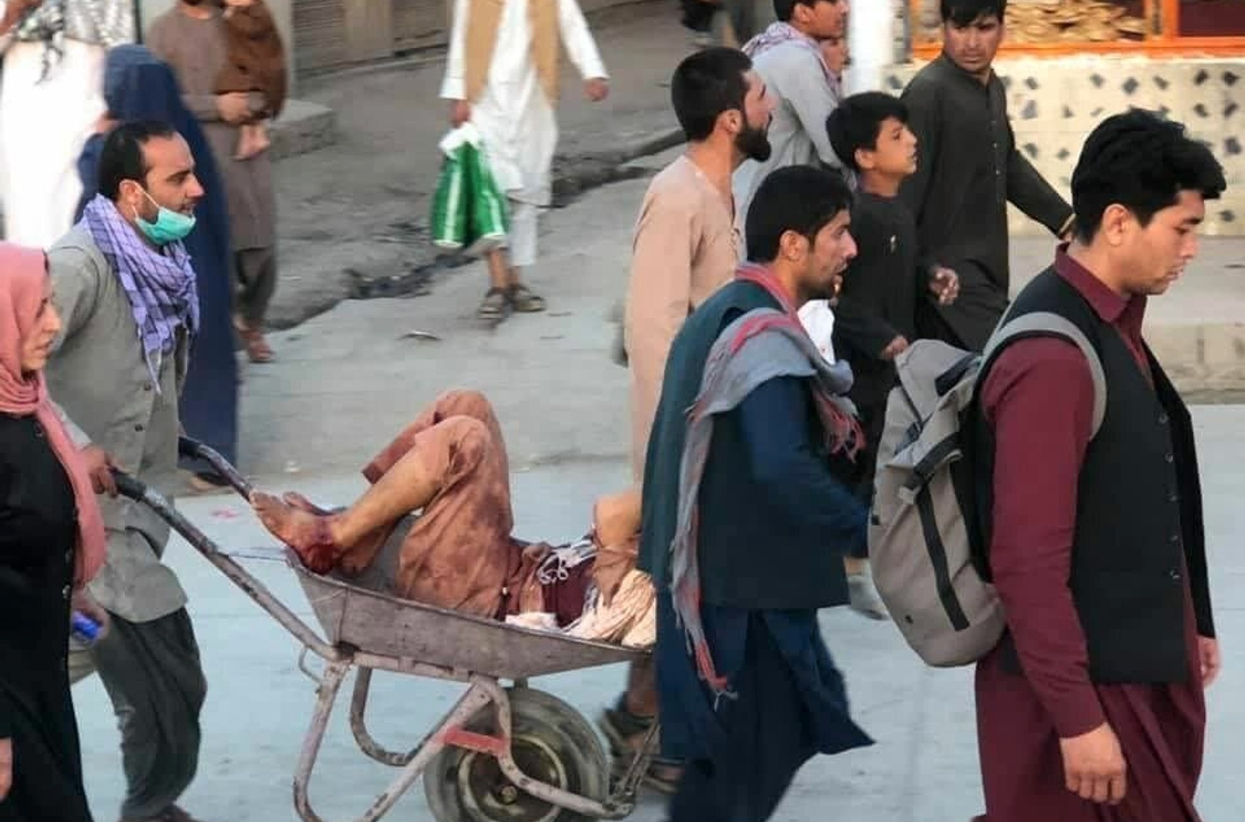 В результаті вибухів у аеропорту Кабула загинули понад 40 осіб. Серед загиблих - четверо американських морських піхотинців