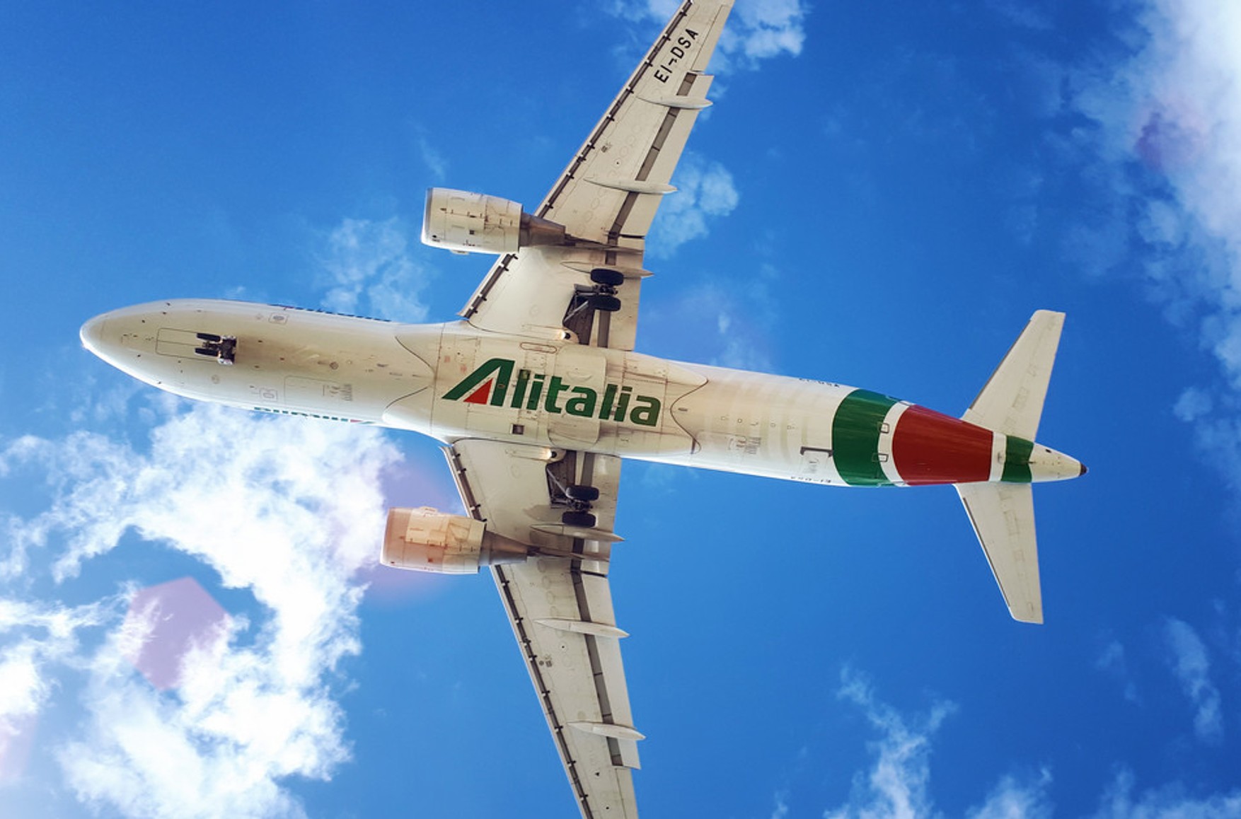 Найбільша італійська авіакомпанія Alitalia, заснована в 1946 році, закривається через банкрутство