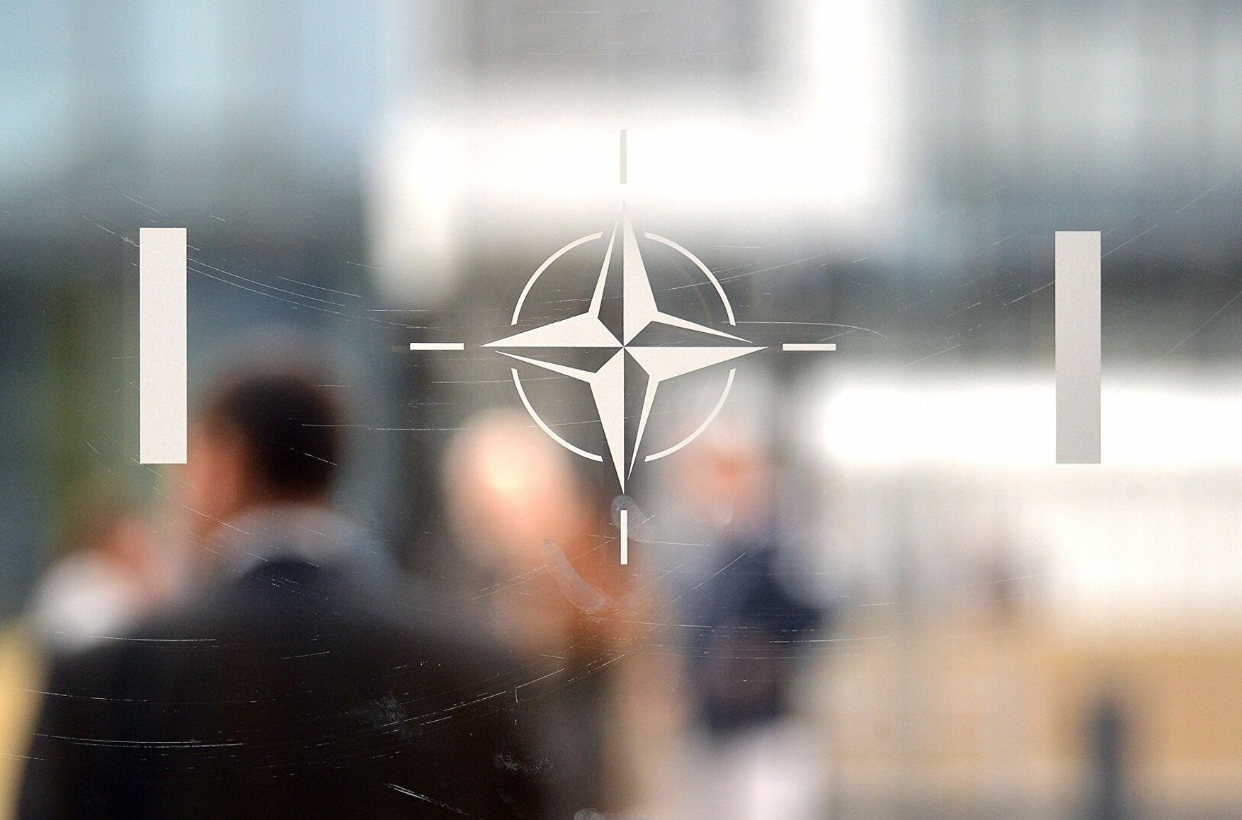 Росія призупиняє роботу представництва при НАТО і військової місії Альянсу в Москві