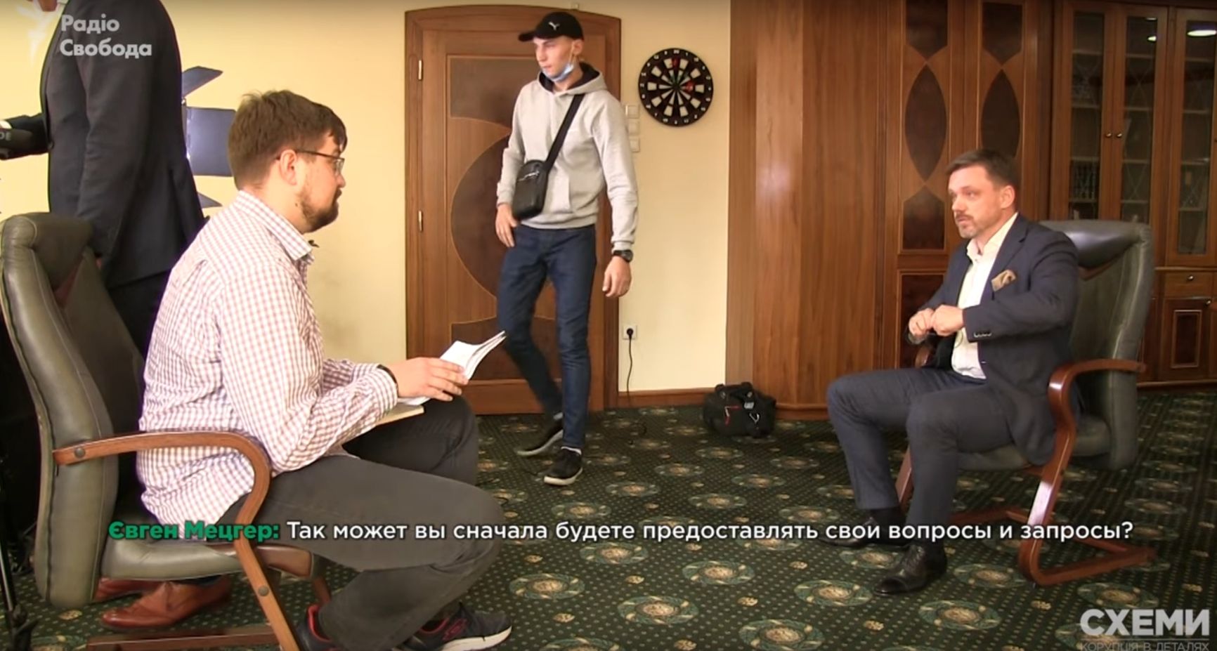 «Володя, вирубай його, будь ласка!»: Як напад на журналістів в ході інтерв'ю призвело до відставки глави Укрексімбанку