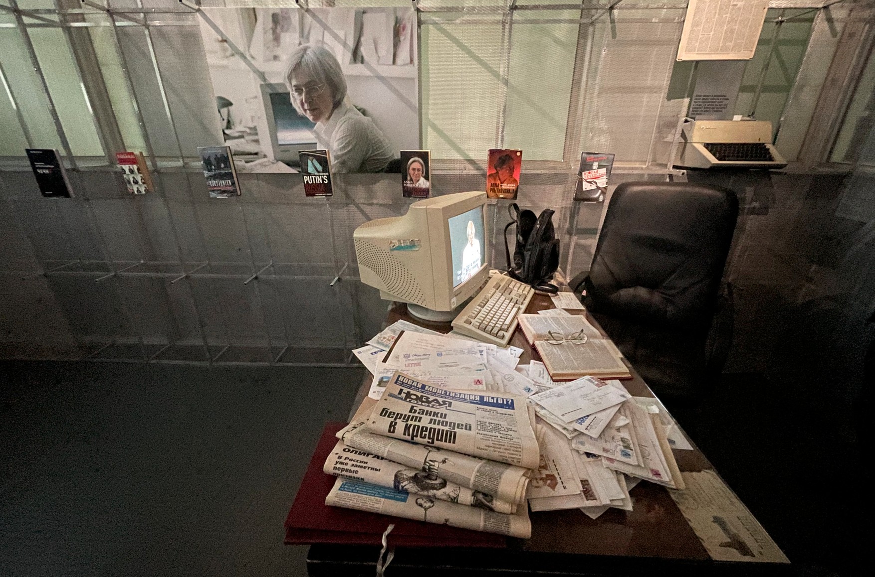 У редакції «Нової газети» відкрили музей Анни Політковської. Його відкриття приурочили до 15-річчя від дня вбивства журналістки