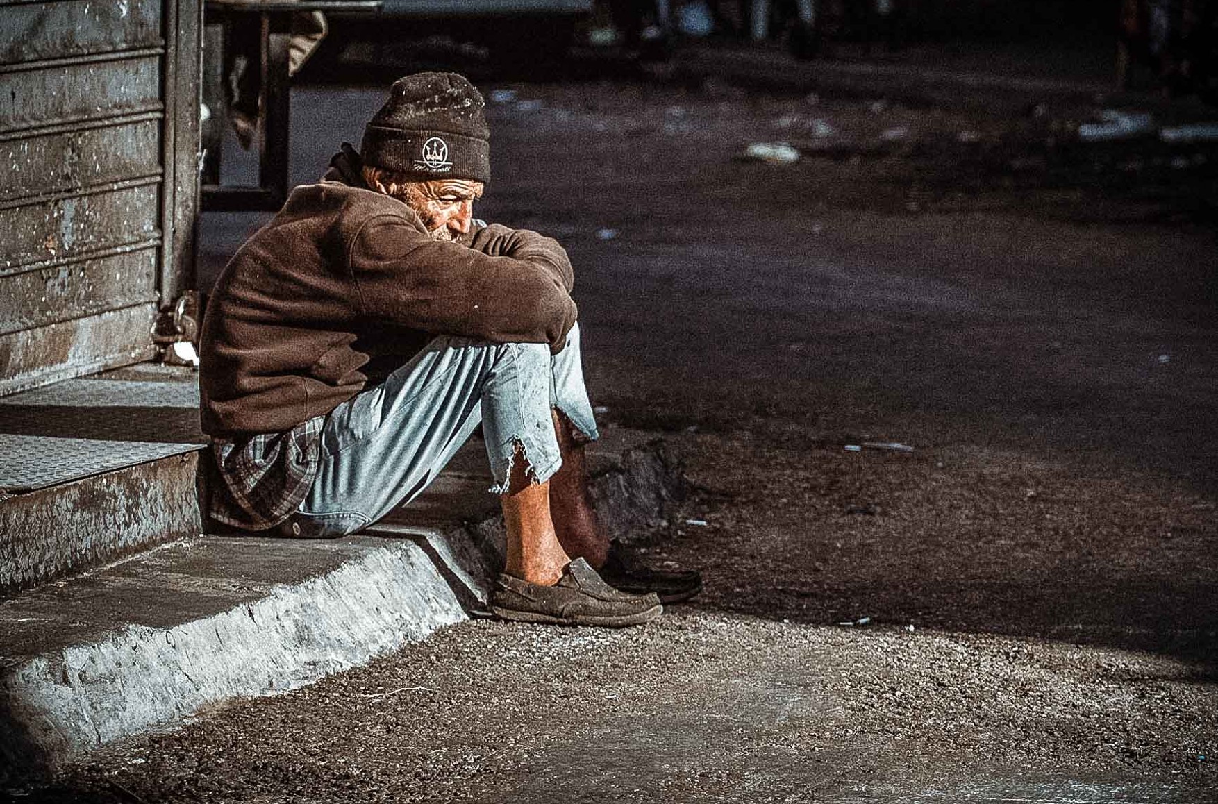 У Москві встановили решітки з шипами на вентиляційних шахтах, щоб бездомні не спали на них
