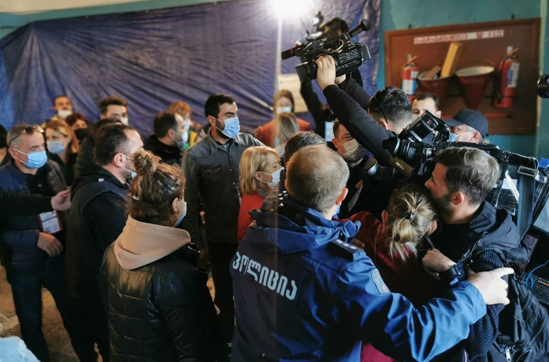 Вибори в Грузії пройшли з бійками, нападами на журналістів та закінчилися кримінальними справами