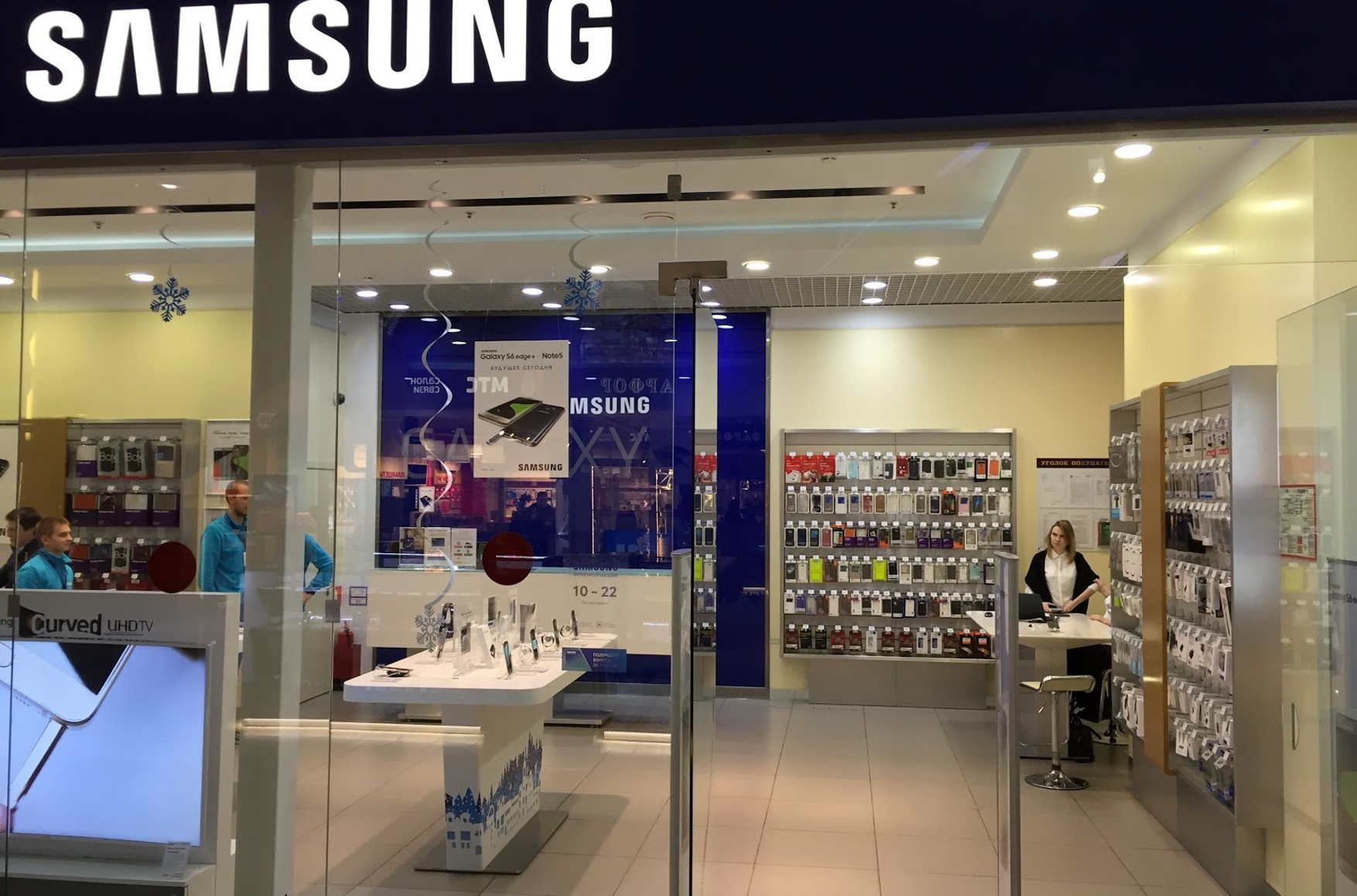 Арбітражний суд РФ заборонив продаж 61 моделі смартфонів Samsung