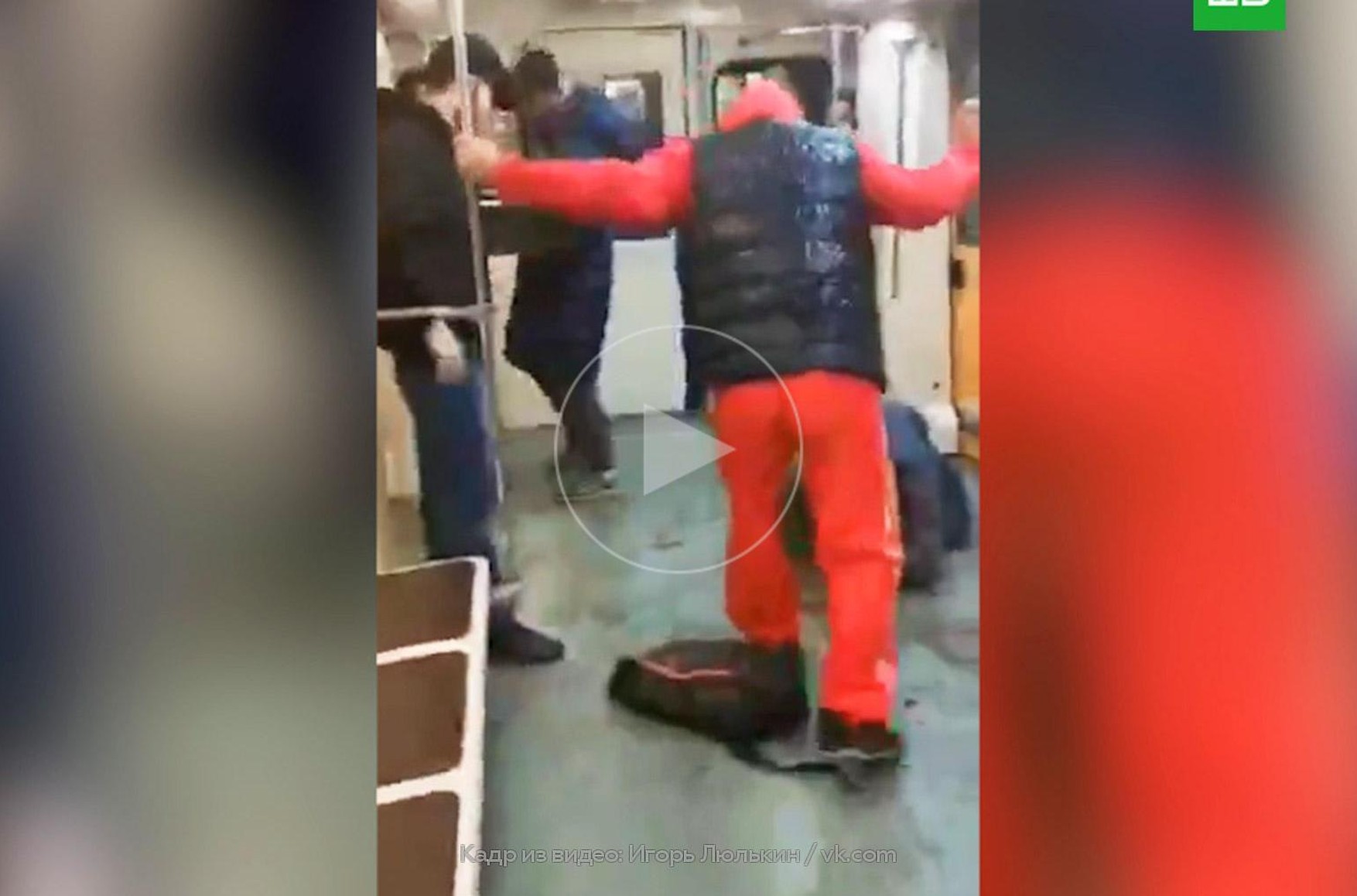 СК нагородить жінку, яка викликала поліцію під час бійки в московському метро