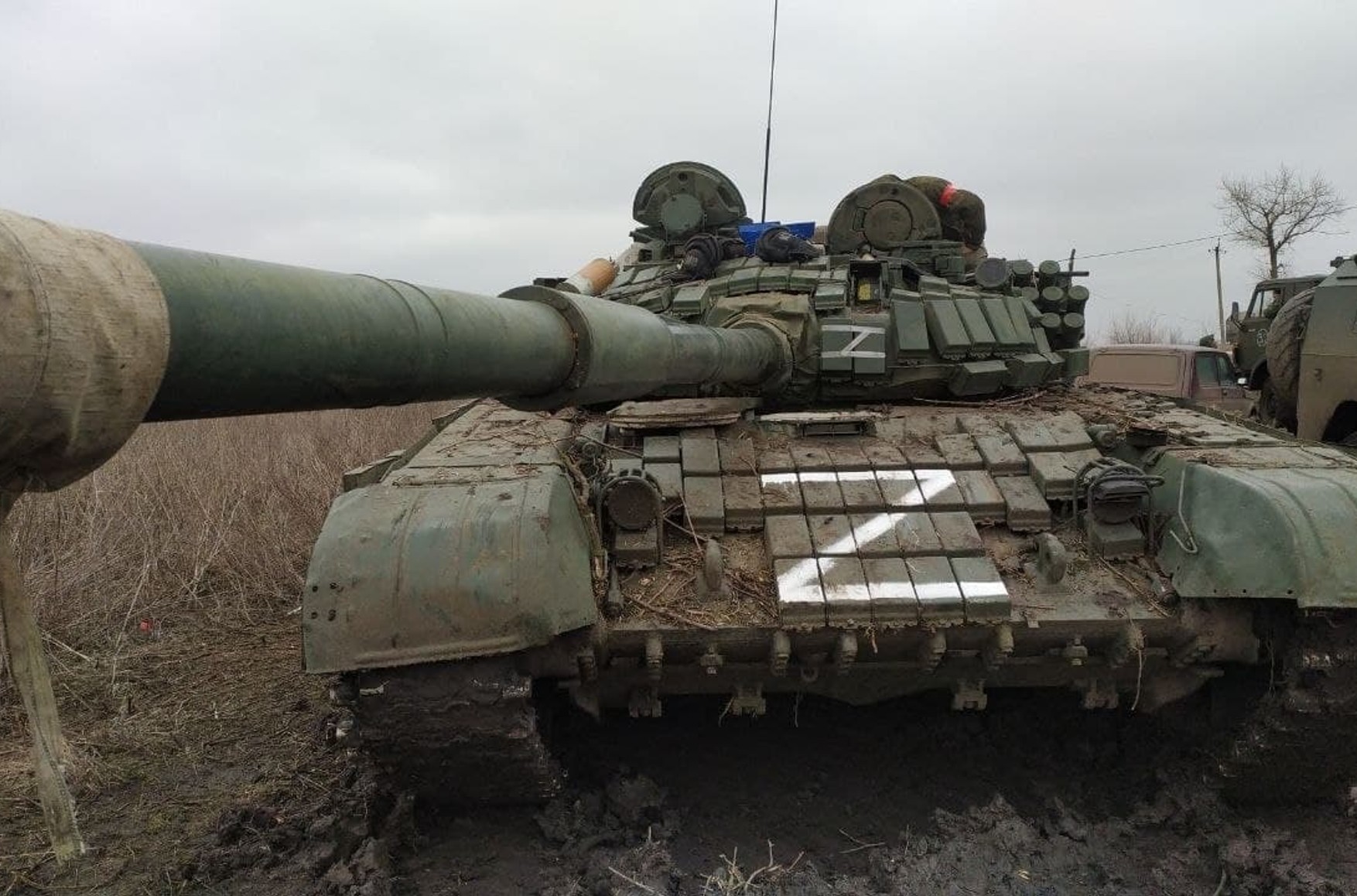 Небольшое количество российских войск отошло от Киева, но это передислокация, а не вывод войск — Reuters