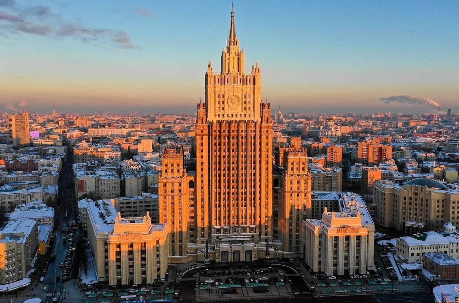 Россия высылает трех словацких дипломатов. Ранее сотрудников посольства РФ в Братиславе заподозрили в шпионаже