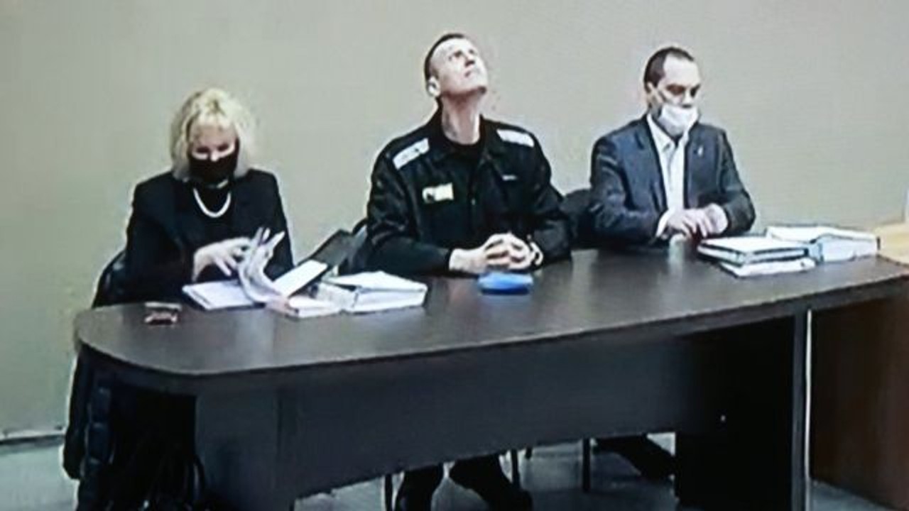 Суд приговорил Навального к 9 годам строгого режима по делу о «мошенничестве и оскорблении суда»